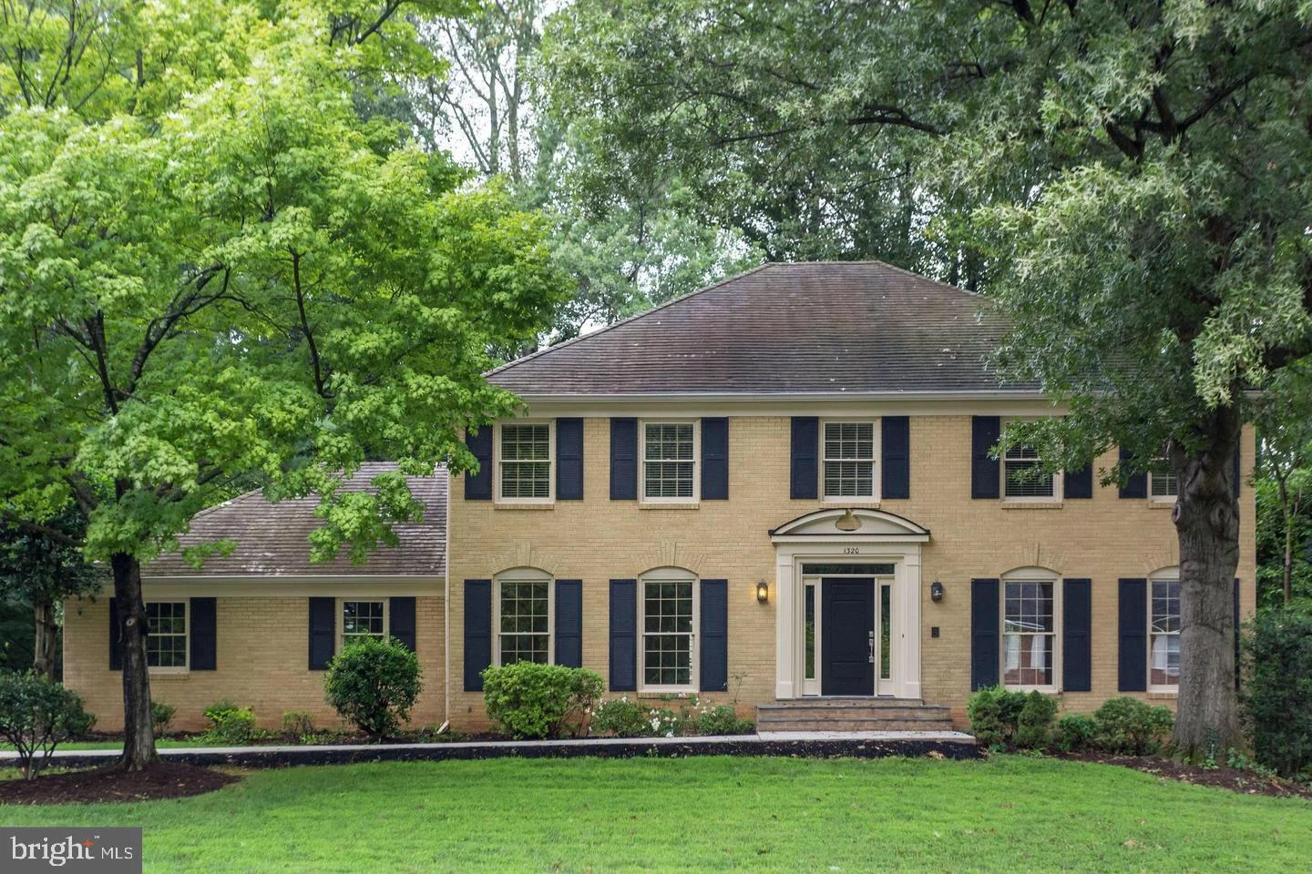 1320 Timberly Ln, McLean, VA 22102
