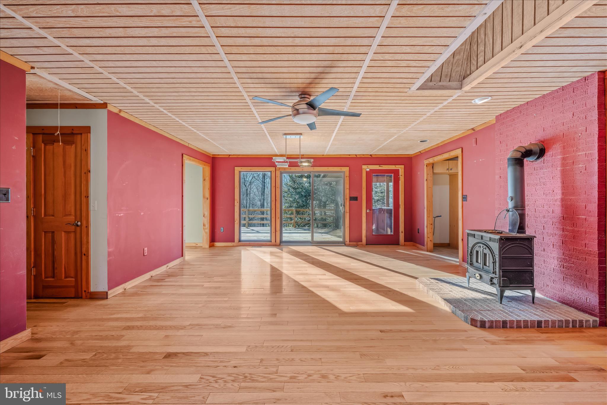 MOUNTAIN RIVER RETREAT - Residential