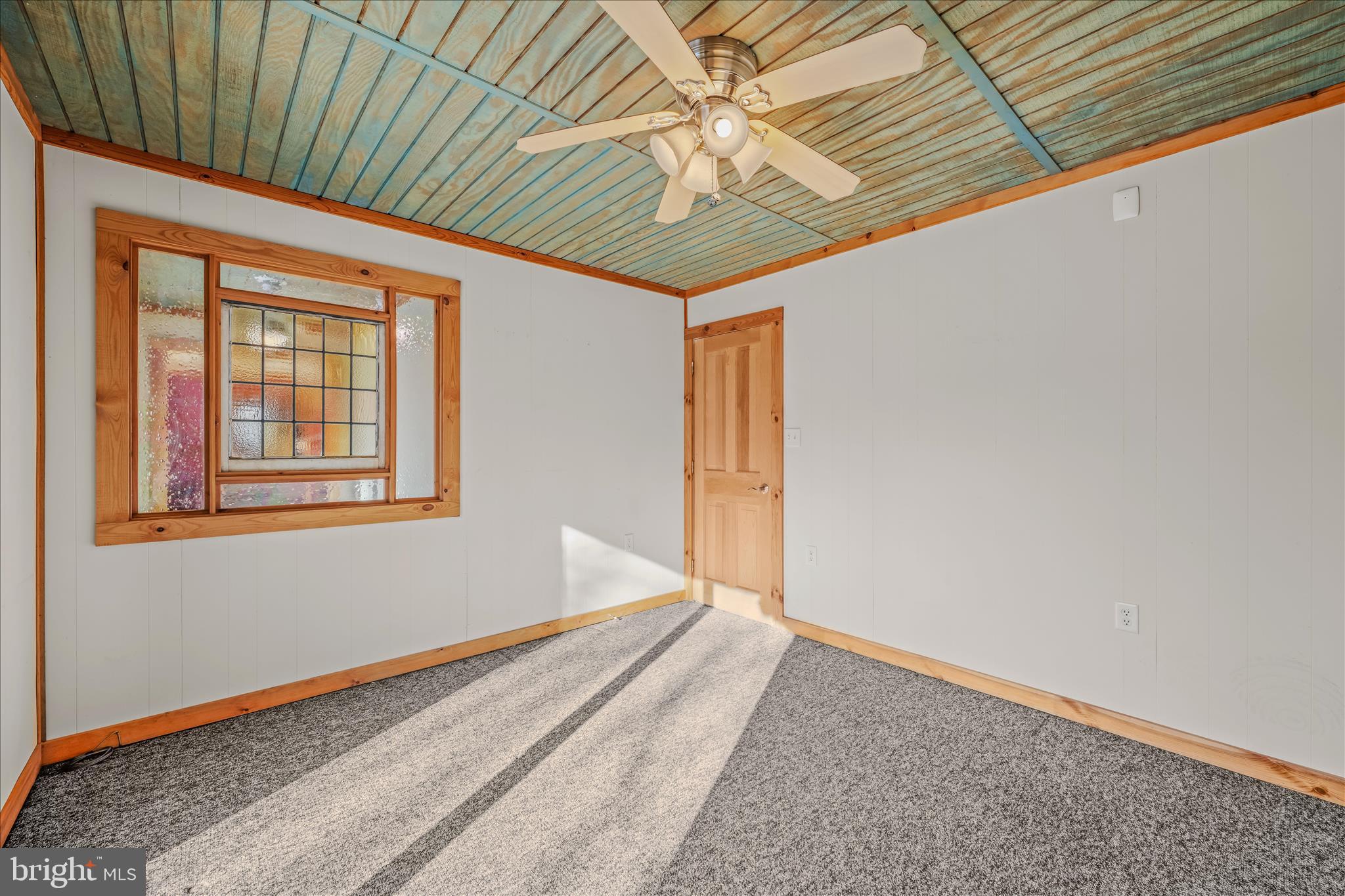 MOUNTAIN RIVER RETREAT - Residential