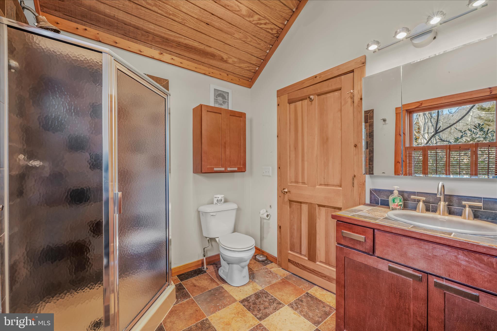 MOUNTAIN RIVER RETREAT - Residential