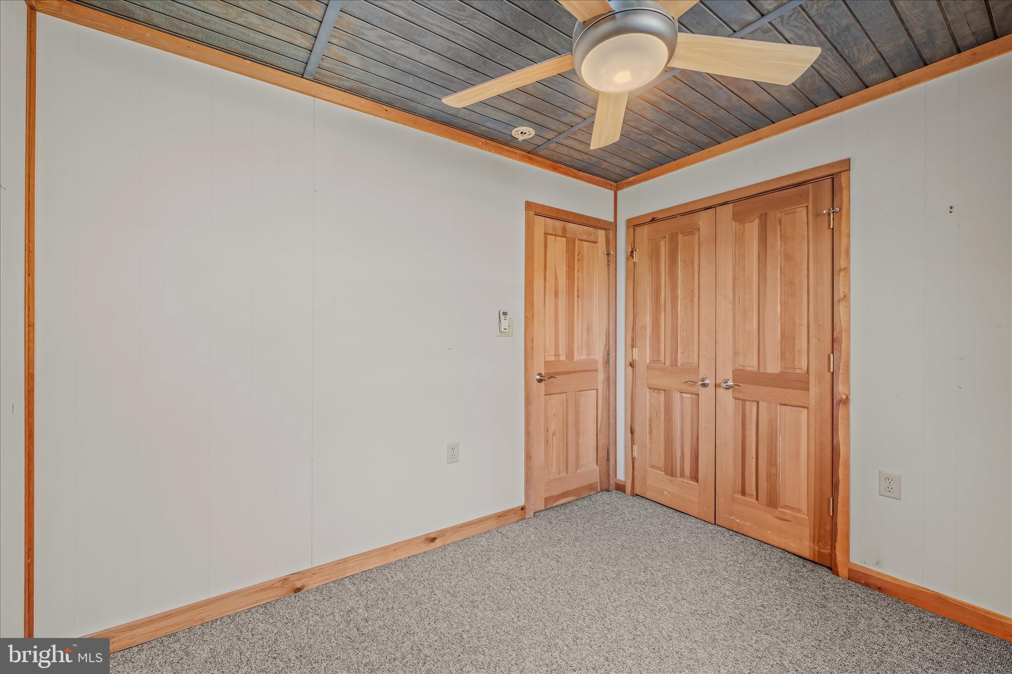 MOUNTAIN RIVER RETREAT - Residential