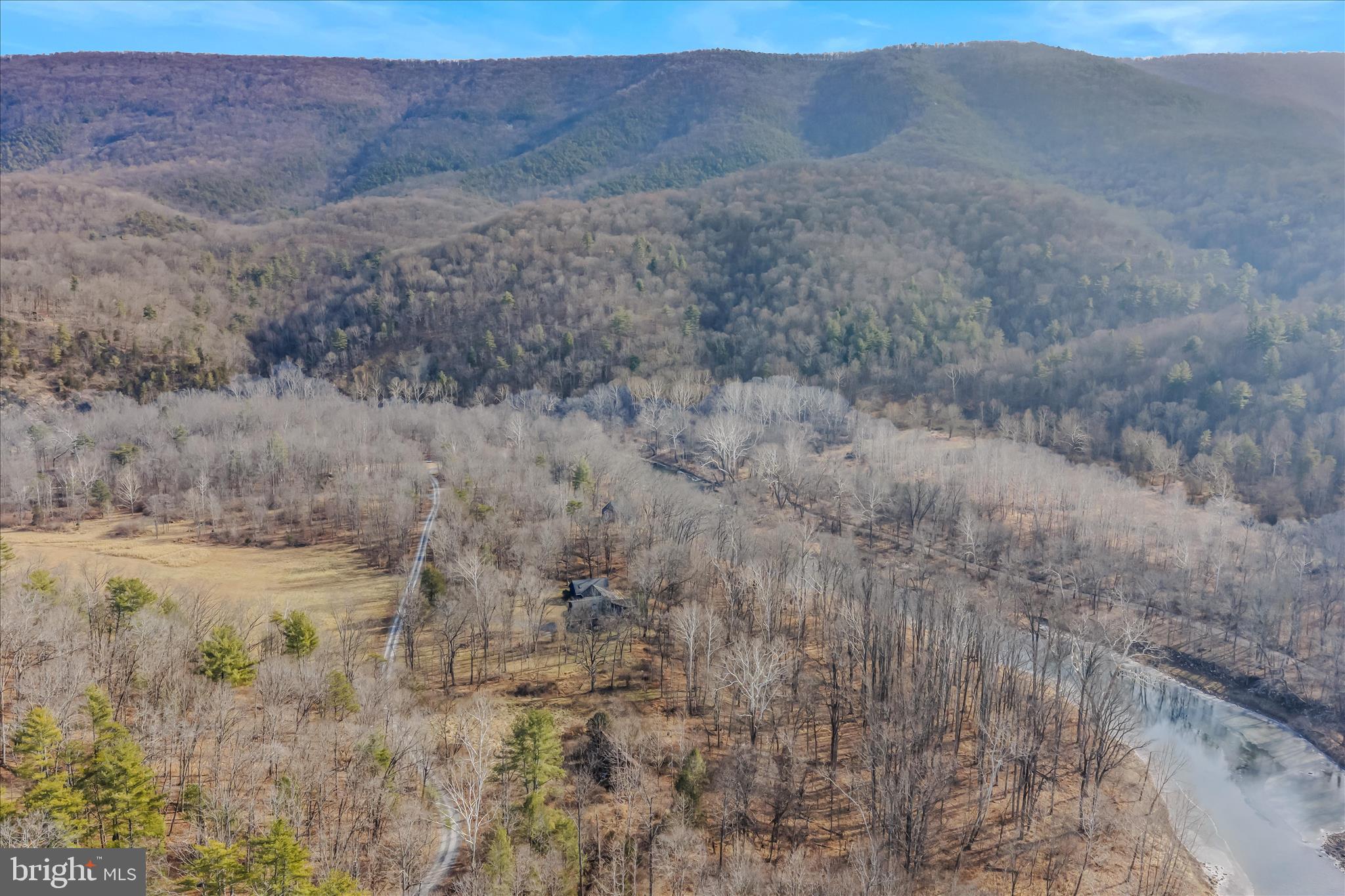 MOUNTAIN RIVER RETREAT - Residential