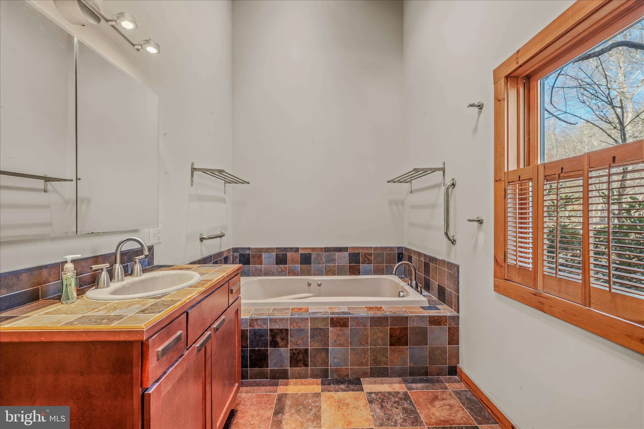 MOUNTAIN RIVER RETREAT - Residential