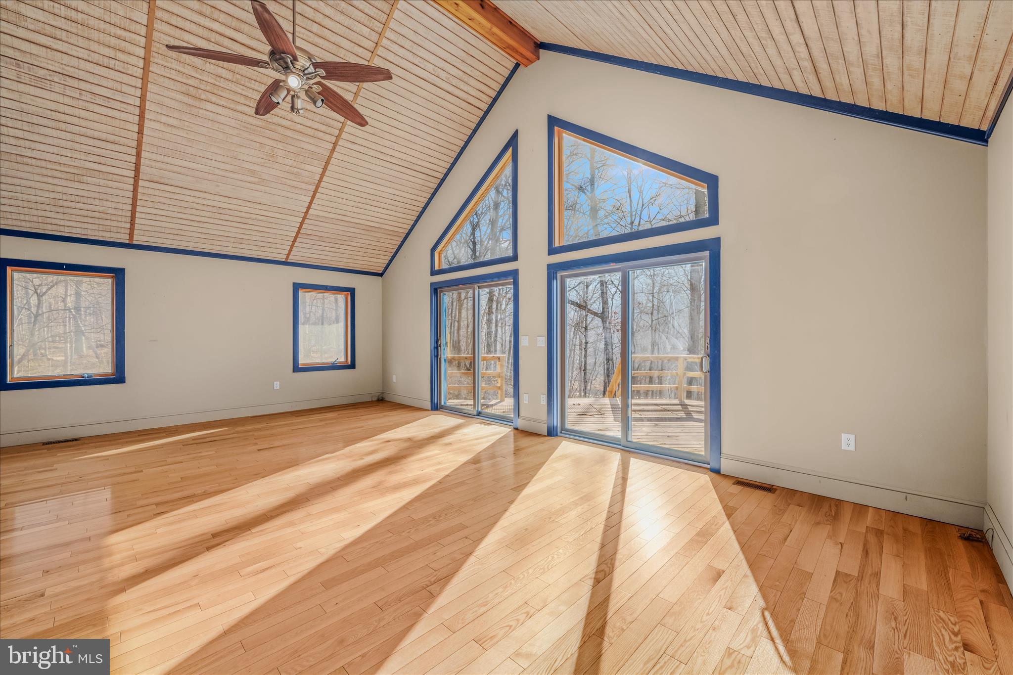 MOUNTAIN RIVER RETREAT - Residential