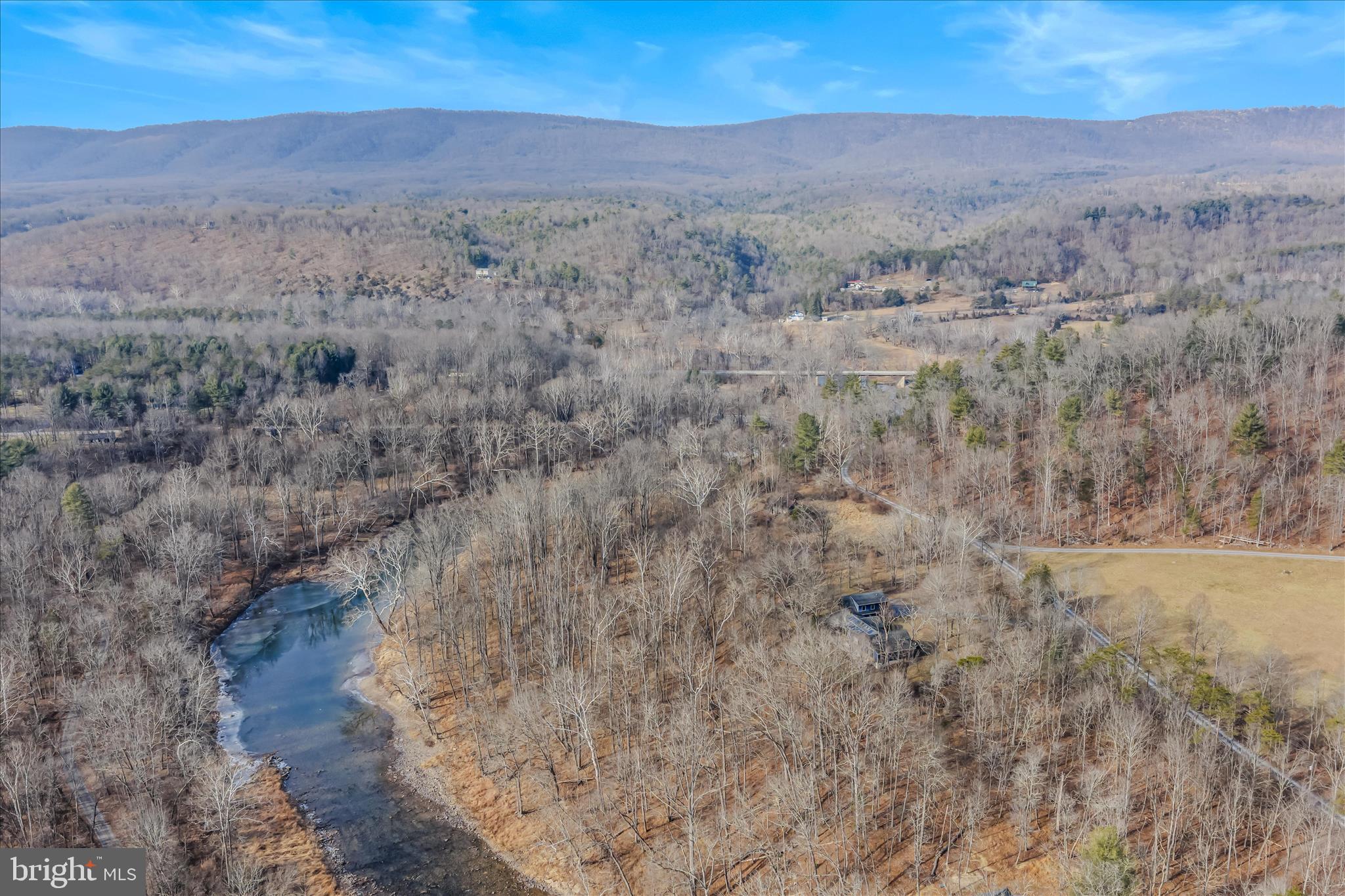 MOUNTAIN RIVER RETREAT - Residential