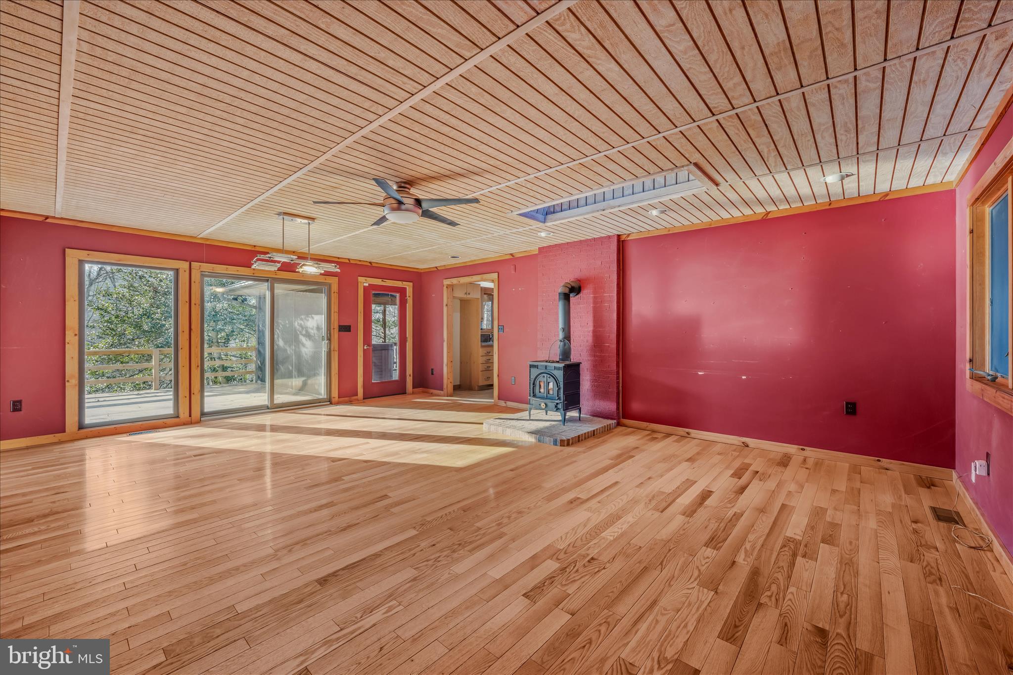 MOUNTAIN RIVER RETREAT - Residential