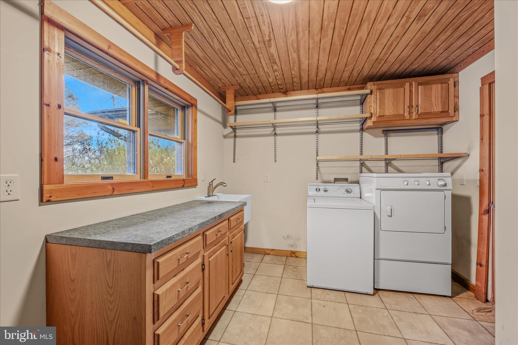 MOUNTAIN RIVER RETREAT - Residential