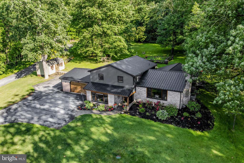 Photo of 133 Valley View Dr, EPHRATA, PA 17522 (MLS # PALA2094338)