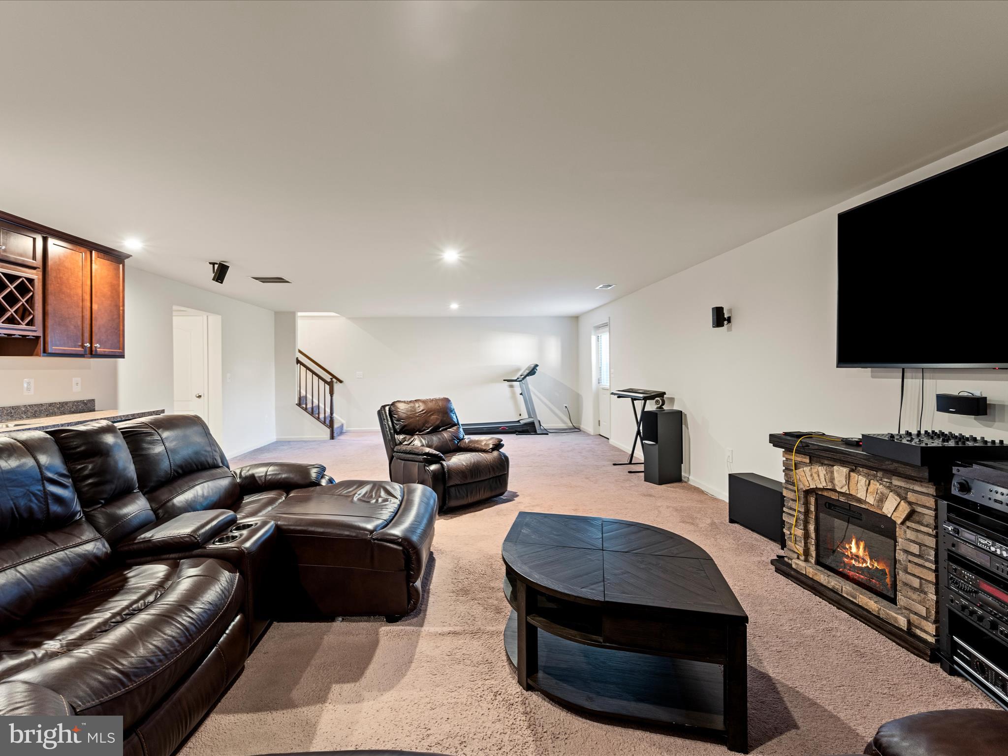 EMBREY MILL - Residential Lease