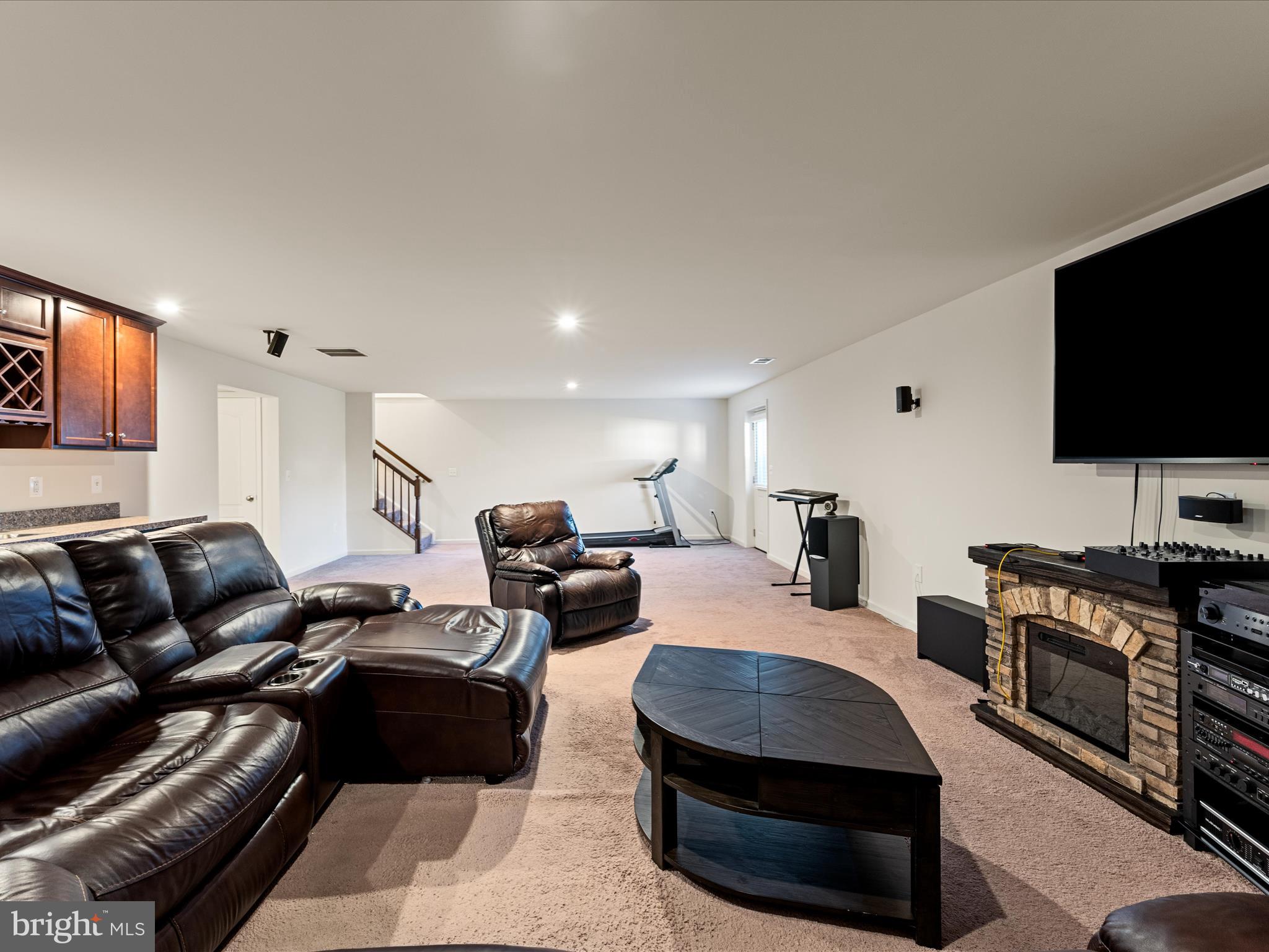 EMBREY MILL - Residential Lease