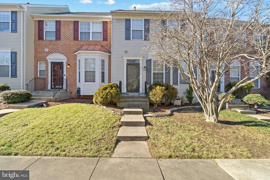 Spacious 3-level townhome in the desirable Summit Creek Community offering approximately 2,600 sq. ft. of living space with all available bump-outs. Freshly painted throughout with hardwood floors on the main level and brand-new carpeting on the upper and lower levels. This well-maintained home features 3.5 baths, including a convenient main-level powder room and a full bath in the finished lower level.

The primary suite boasts vaulted ceilings and a master bath with separate soaking tub and shower. While the kitchen and baths retain their original cabinetry and vanities, the property is in excellent condition and thoughtfully priced to allow for personalization and value-add upgrades. A rare opportunity to own a large, move-in-ready townhome with strong upside in a sought-after community. Schedule your showing today.