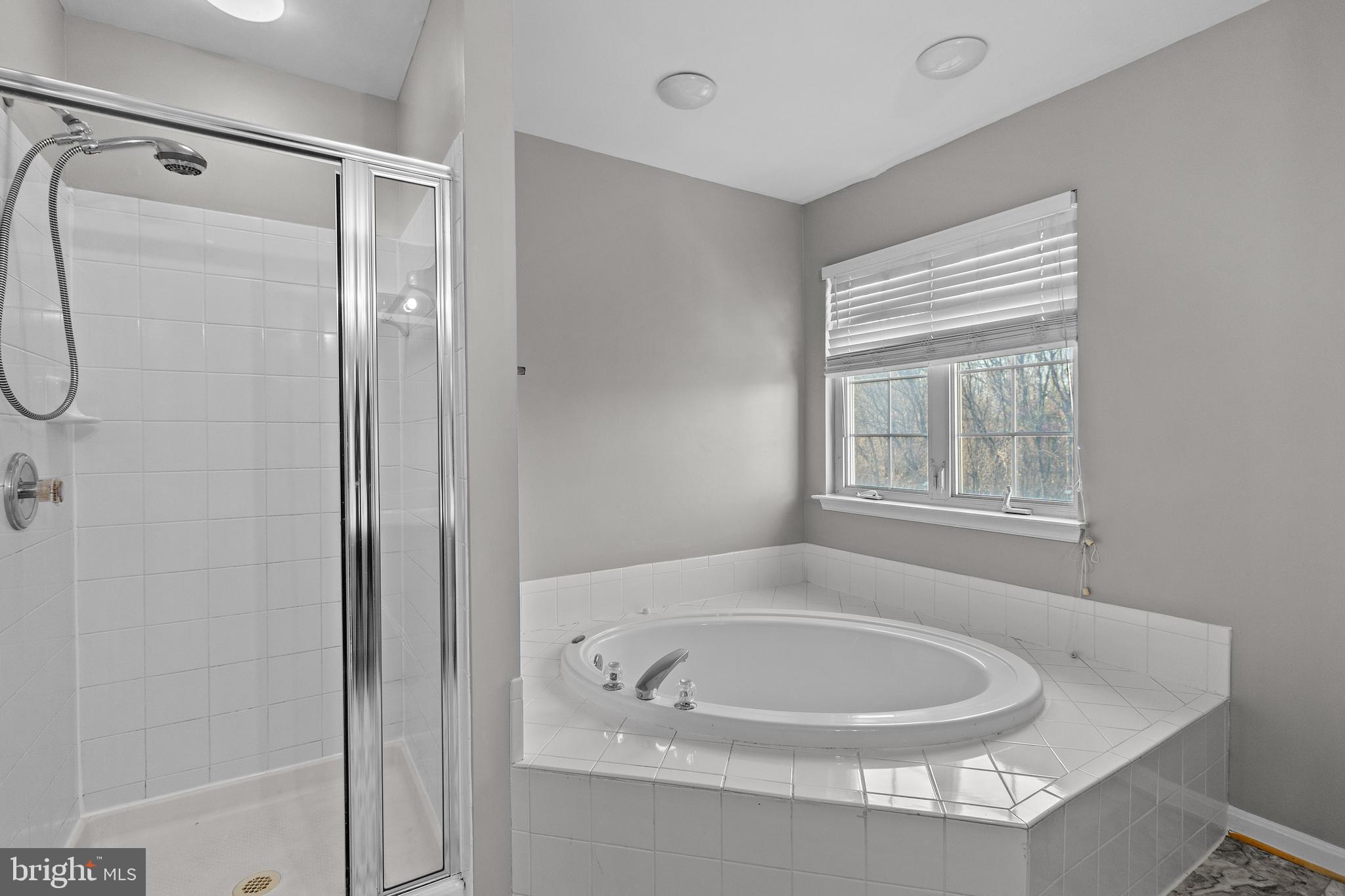 SUMMIT CREEK - Residential