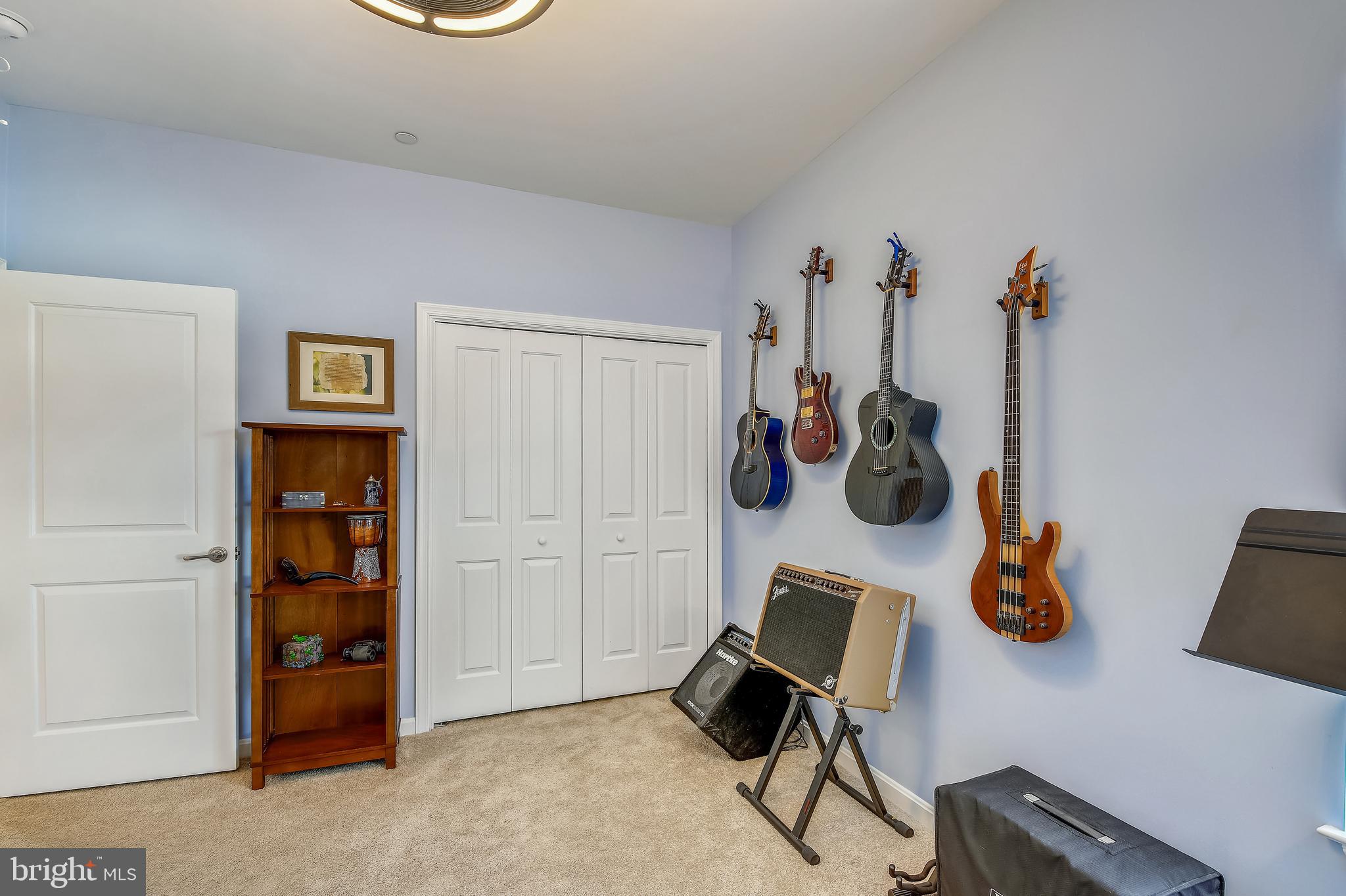 HUNTER'S CREST - Residential