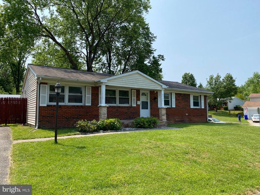 ----------------Offers will be presented this evening -------- No more showings ------------------

Great opportunity to own a single-family home in Dale City. Beautiful corner lot located near Prince William Pkwy and Old Bridge Rd. This house offers 4 Bedrooms with 2 full baths and an open layout. Big shed, and a nice yard for entertainment. House needs work, it's priced accordingly.