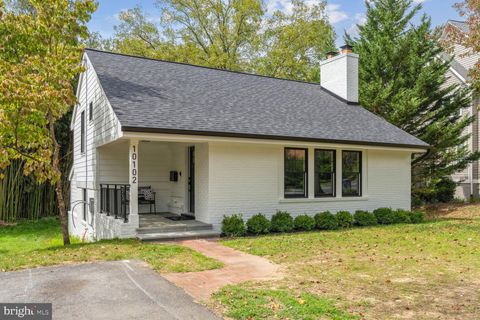 Photo of 10102 Hadley Place, KENSINGTON, MD 20895 (MLS # MDMC2147226) Photo of 10102 Hadley Place, KENSINGTON, MD 20895 (MLS # MDMC2147226)