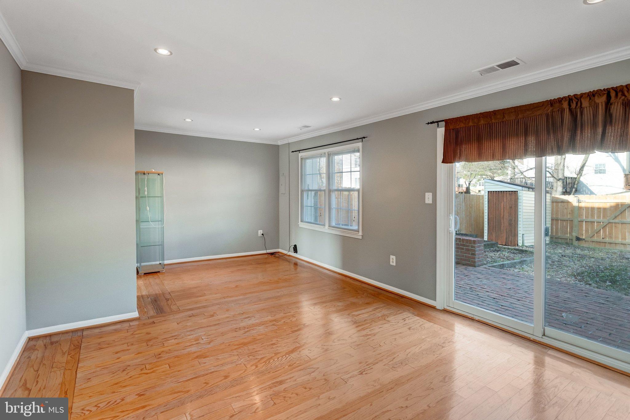 LAKE RIDGE - Residential