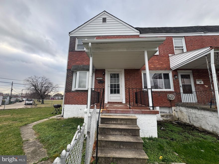 ***Recently Updated*** All Brick Front End unit Townhouse with 3 Bedrooms, 2 Full Baths located in Beverly Hills subdivision. Spacious living area with Fireplace, Updated Kitchen, stainless steel appliances, New flooring  throughout the house, Fresh paint, New lights & fixtures. Fully finished outside entrance basement with one full bath, Rear deck, and fence backyard.