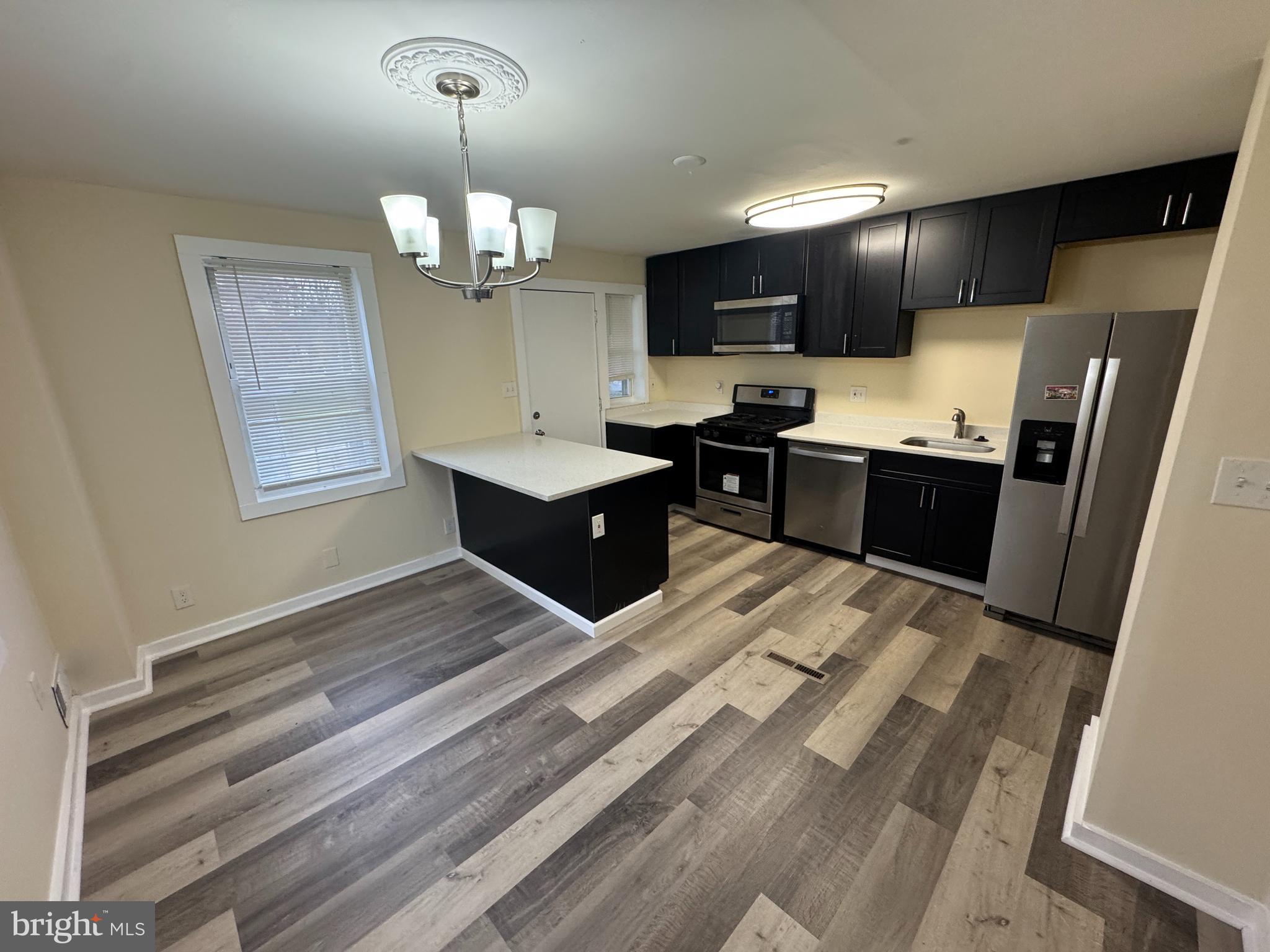 BEVERLY HILLS - Residential Lease