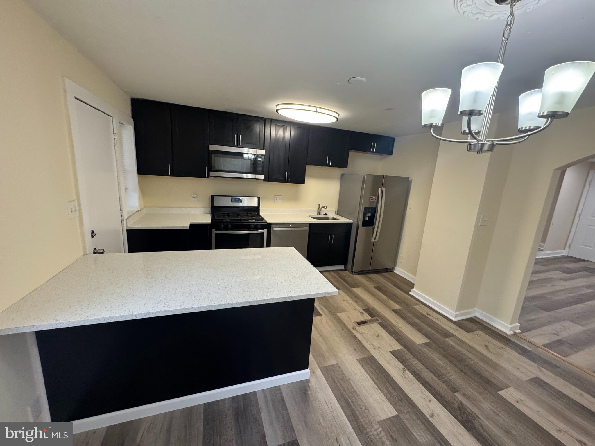 BEVERLY HILLS - Residential Lease