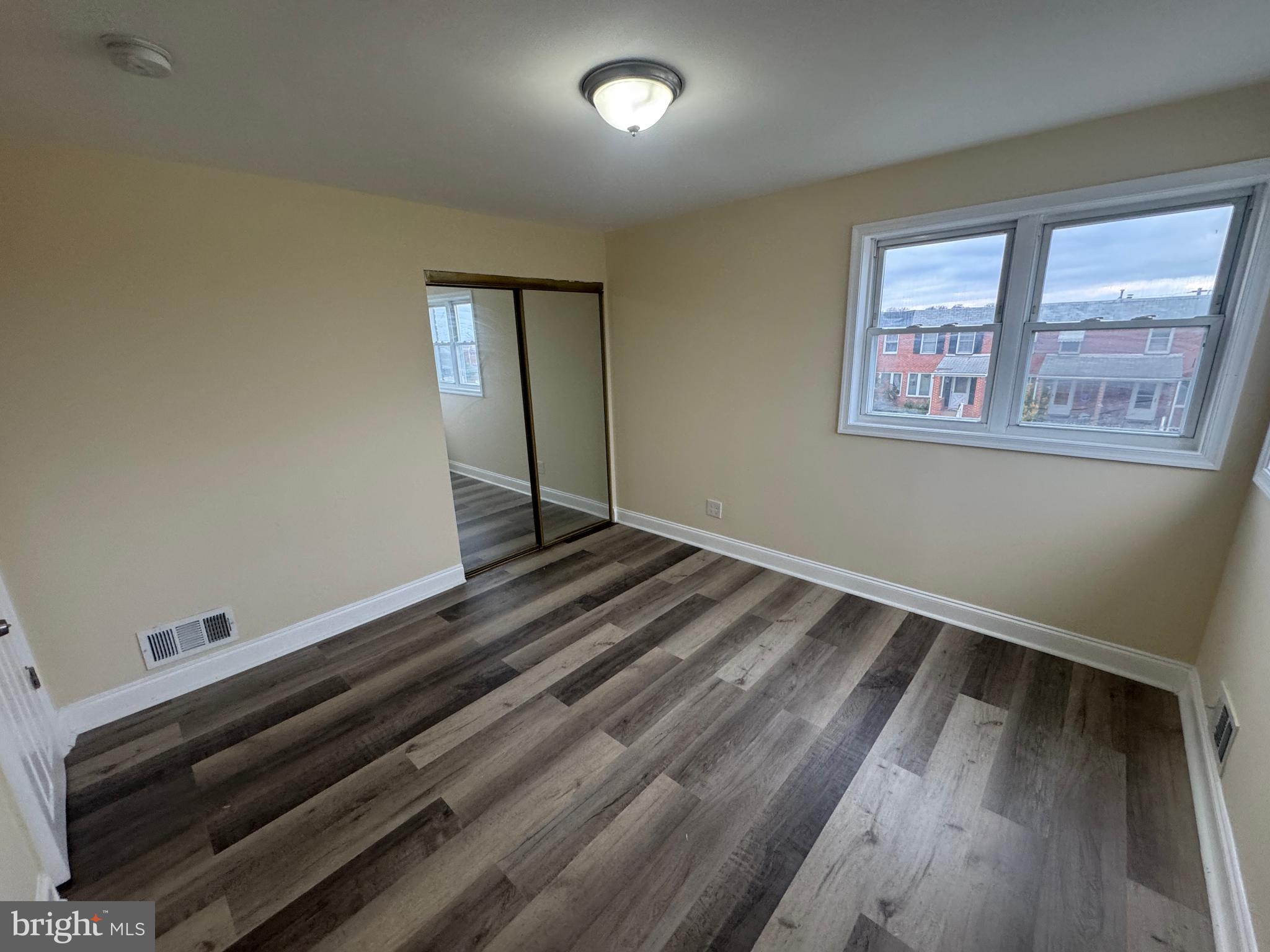 BEVERLY HILLS - Residential Lease