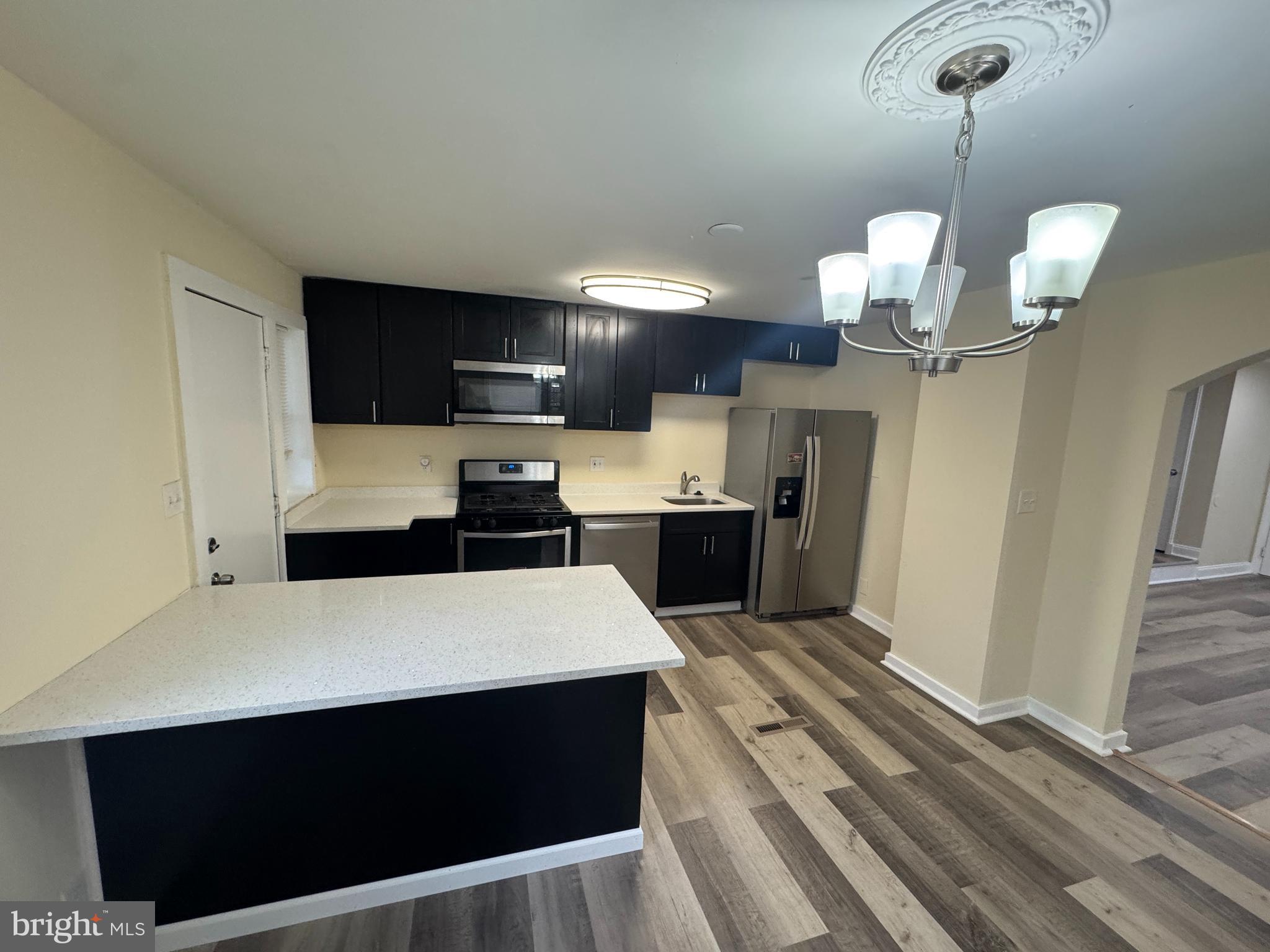 BEVERLY HILLS - Residential Lease