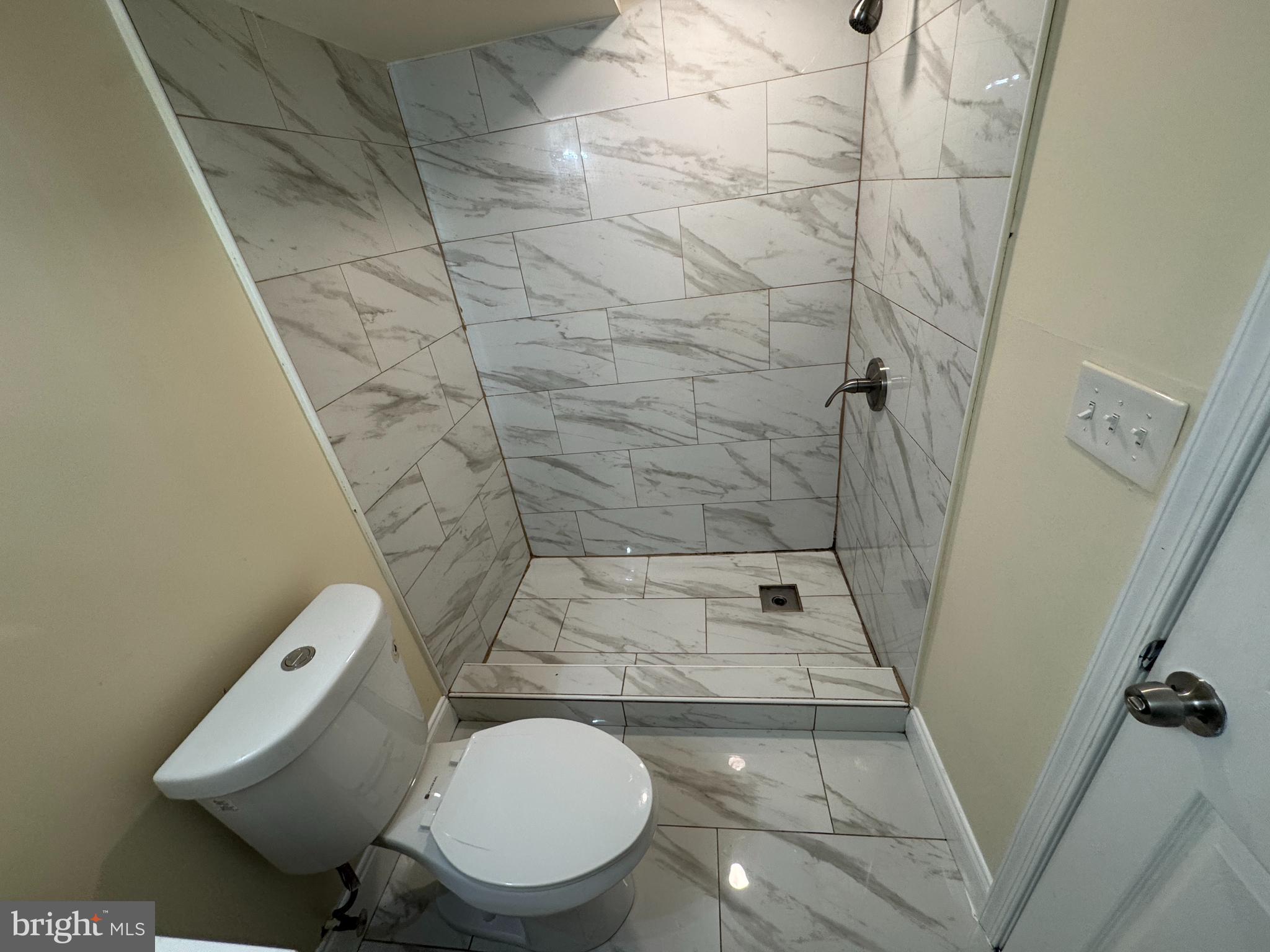 BEVERLY HILLS - Residential Lease