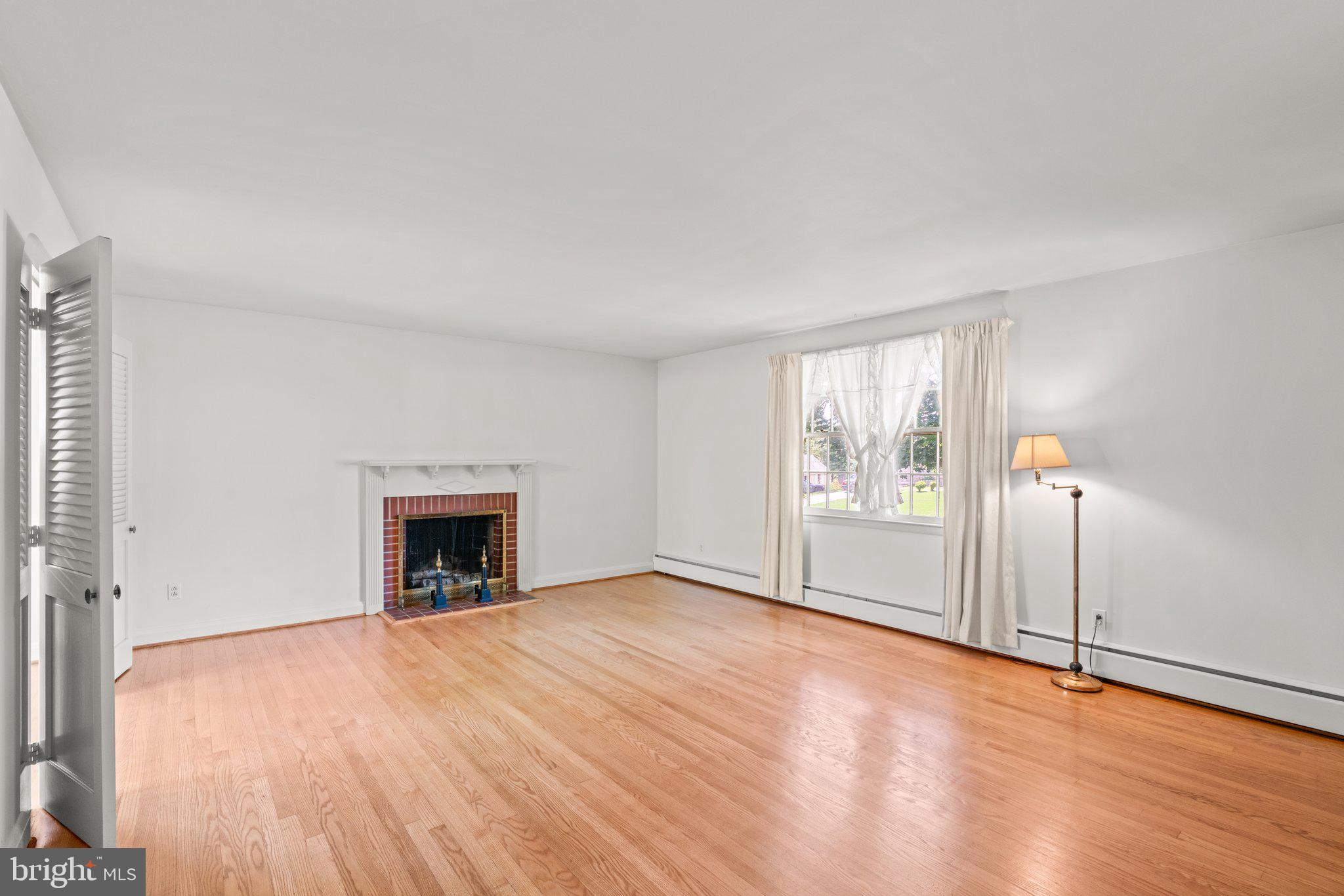 825 FAIRWAY AVENUE