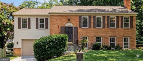Photo of 7305 Langsford Court, SPRINGFIELD, VA 22153 (MLS # VAFX2297410)