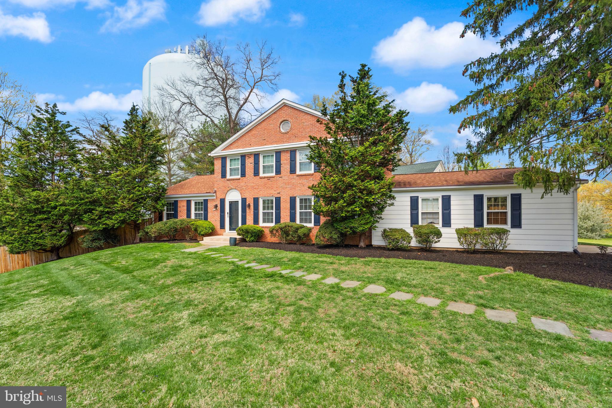 MONTGOMERY SQUARE - Residential