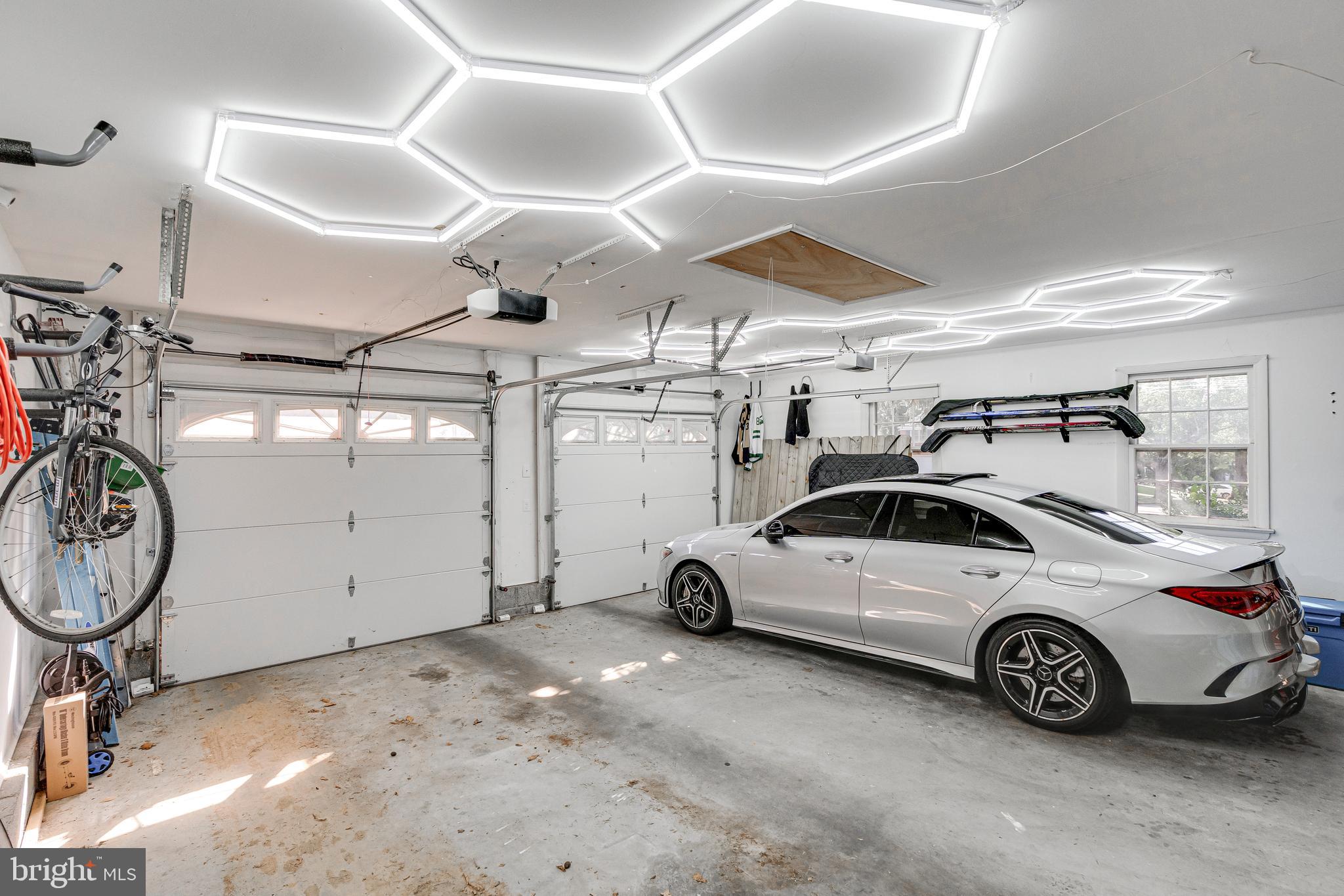 MONTGOMERY SQUARE - Residential