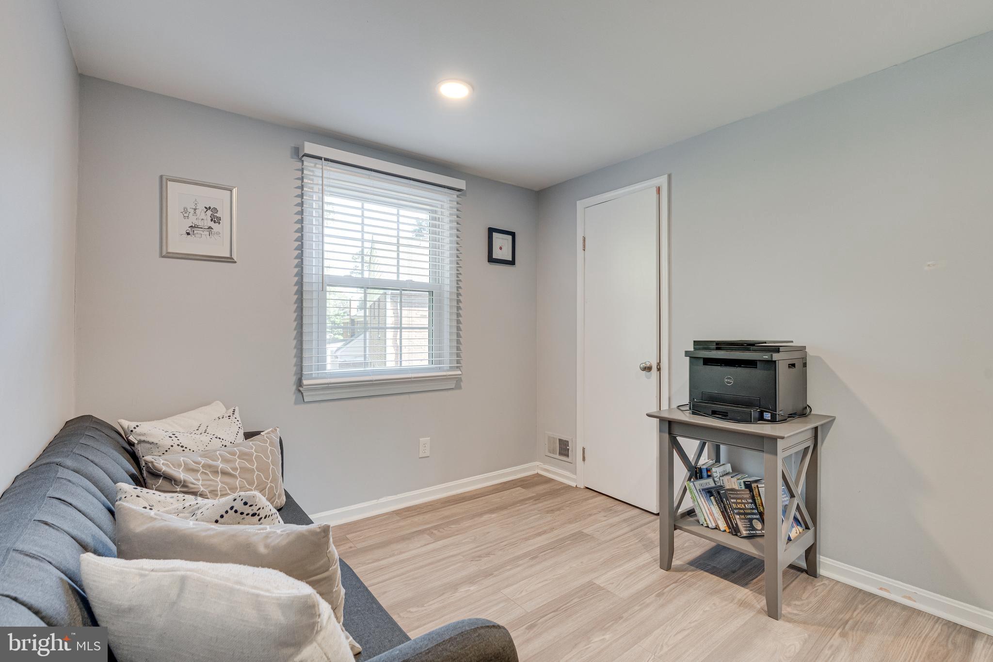 MONTGOMERY SQUARE - Residential