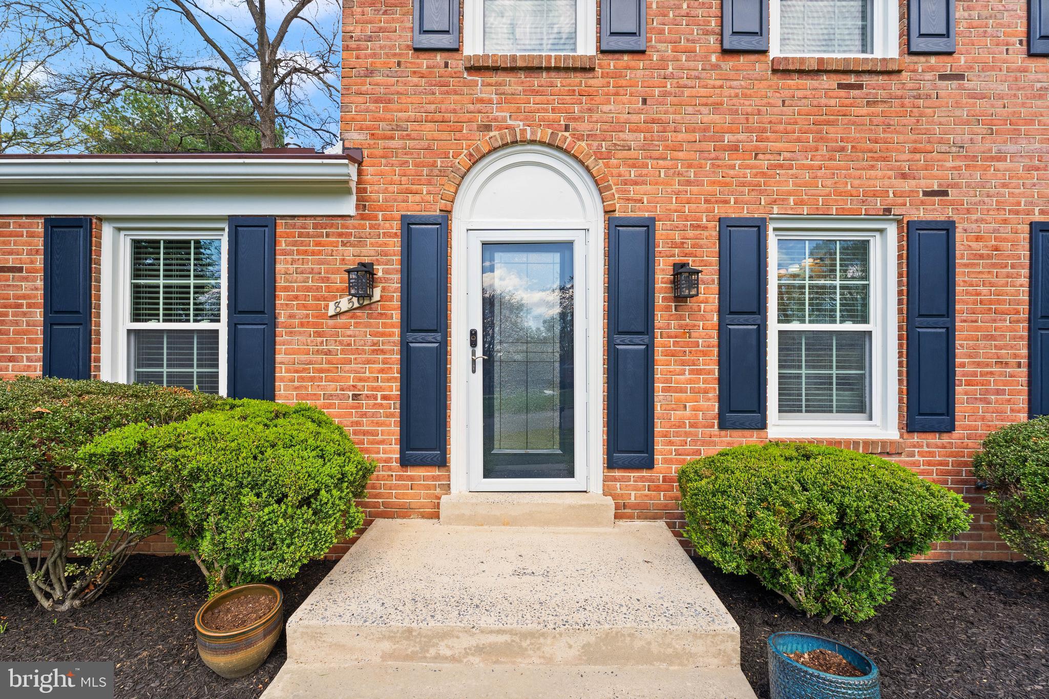 MONTGOMERY SQUARE - Residential