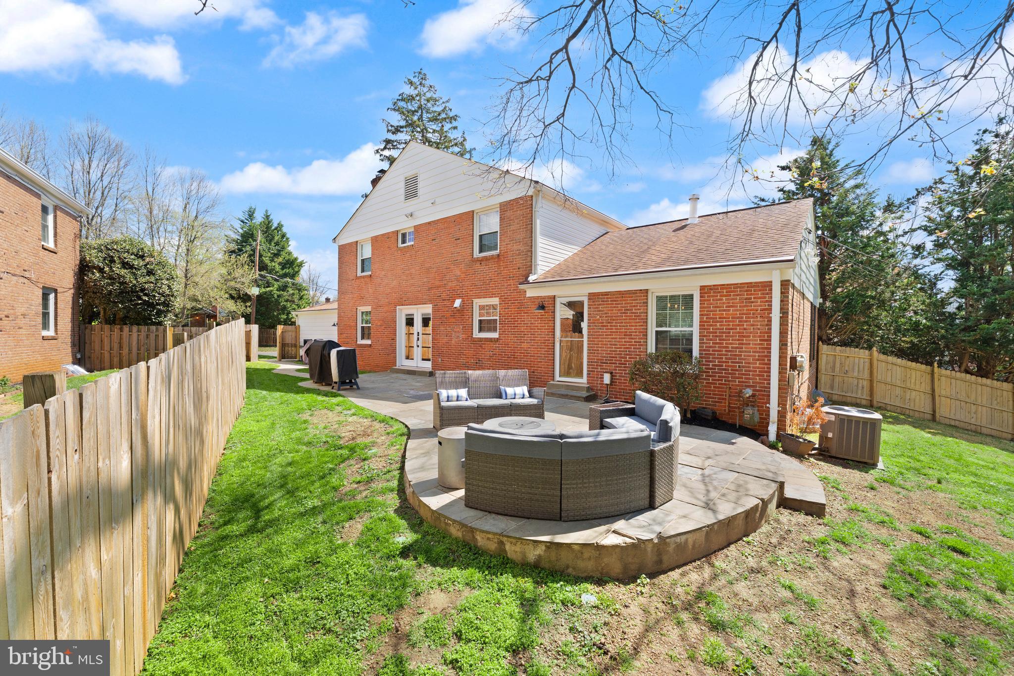 MONTGOMERY SQUARE - Residential