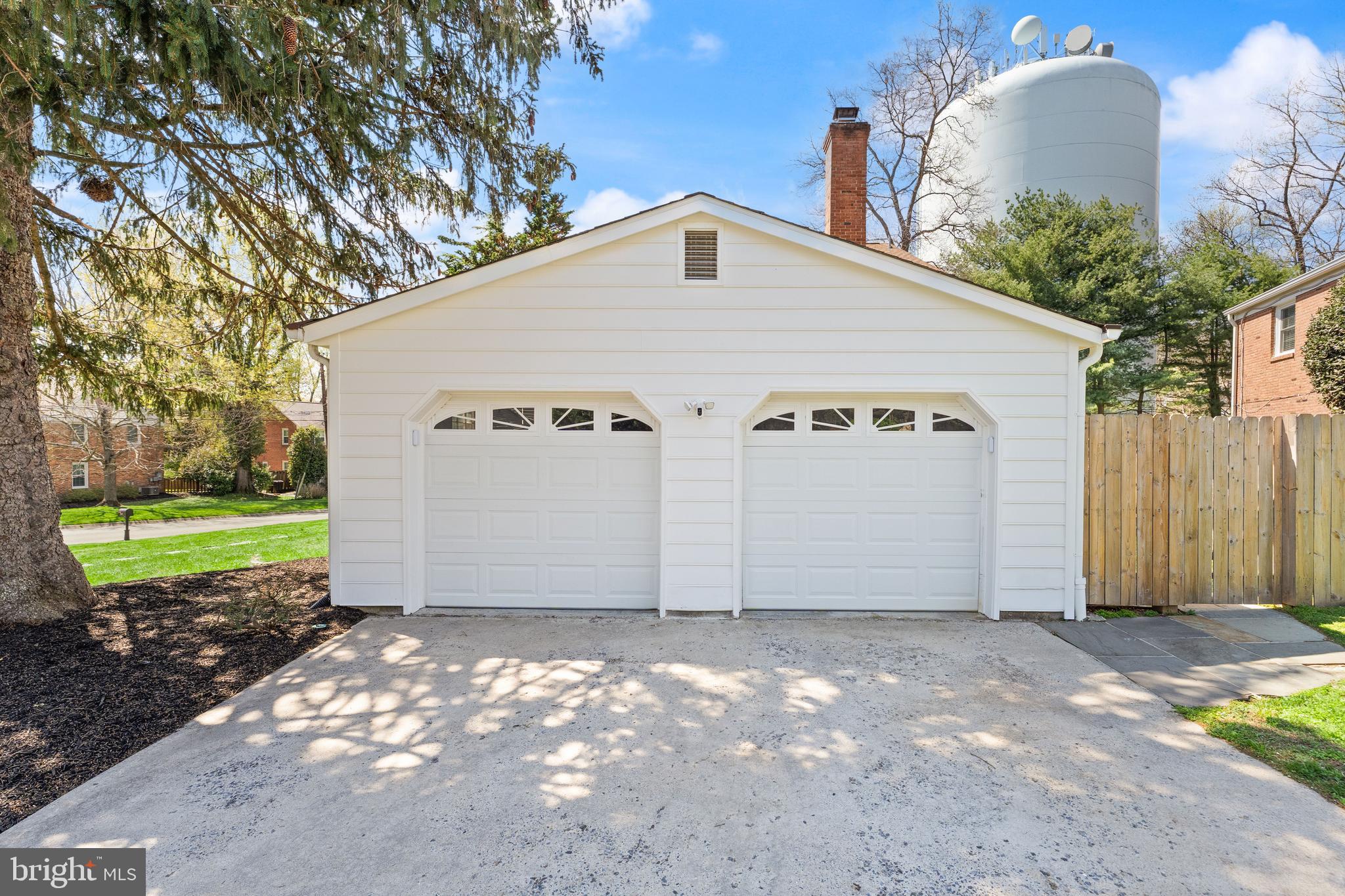 MONTGOMERY SQUARE - Residential