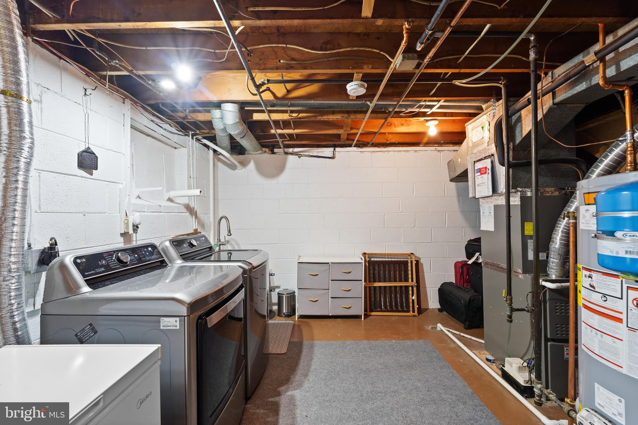 MONTGOMERY SQUARE - Residential