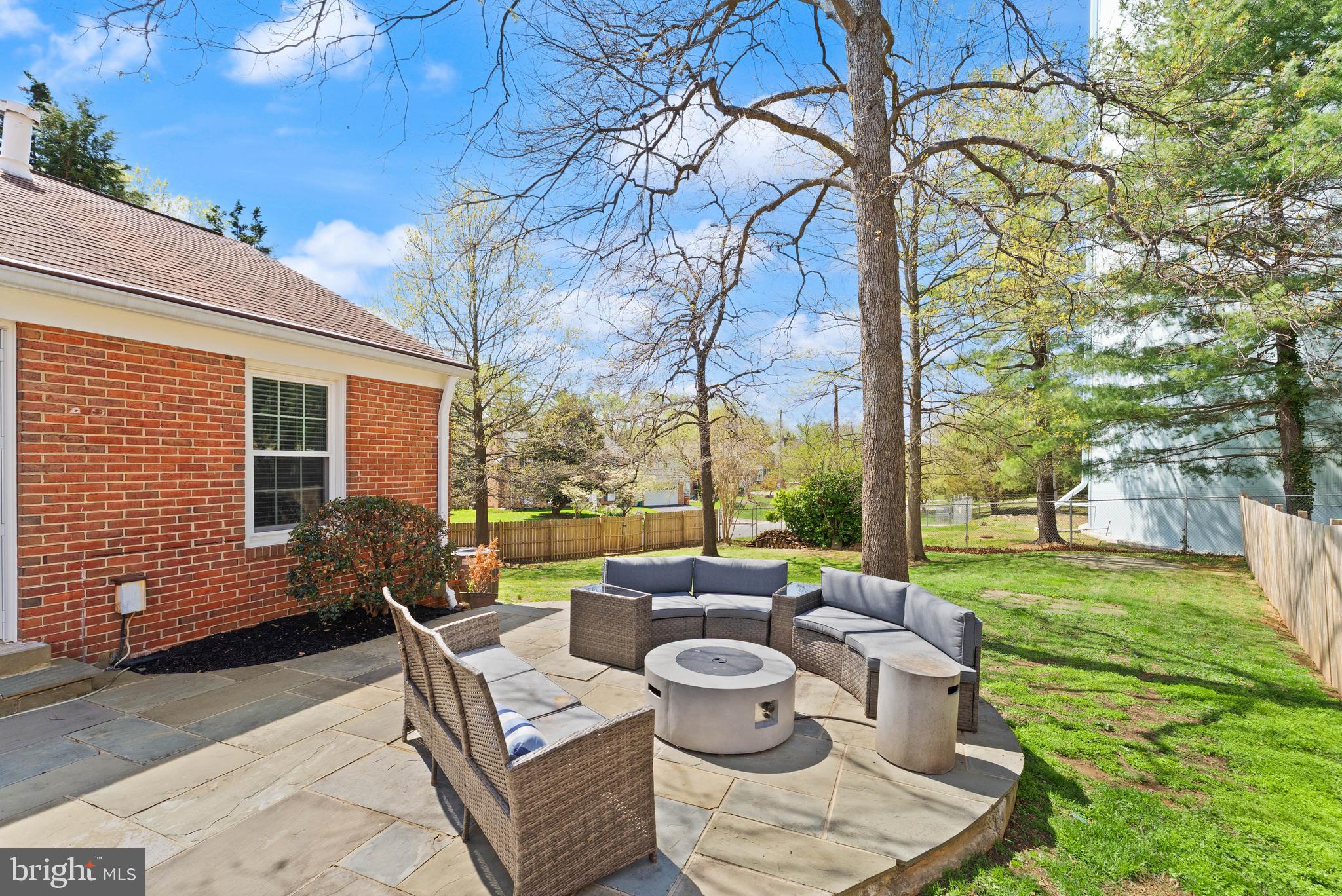 MONTGOMERY SQUARE - Residential