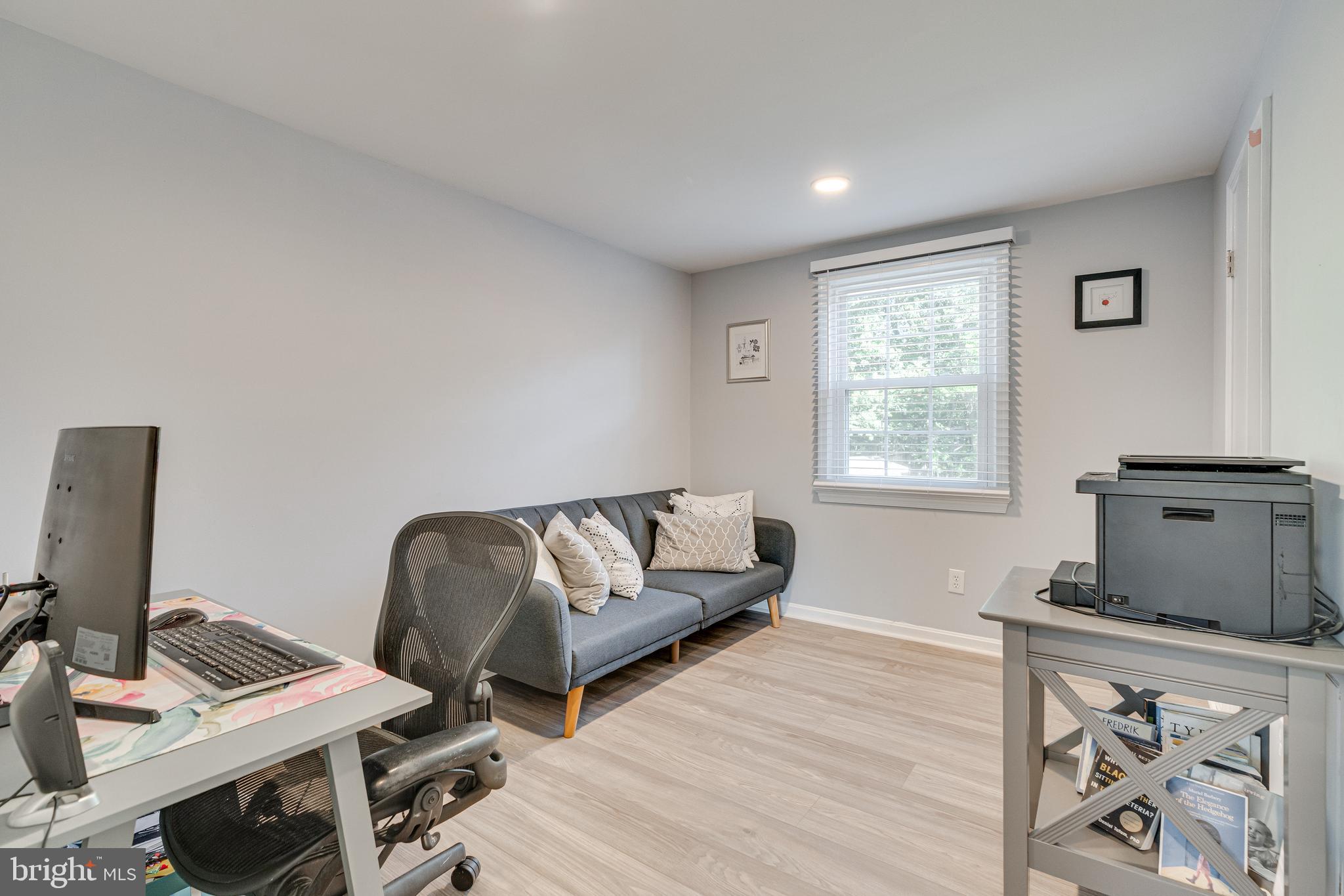 MONTGOMERY SQUARE - Residential