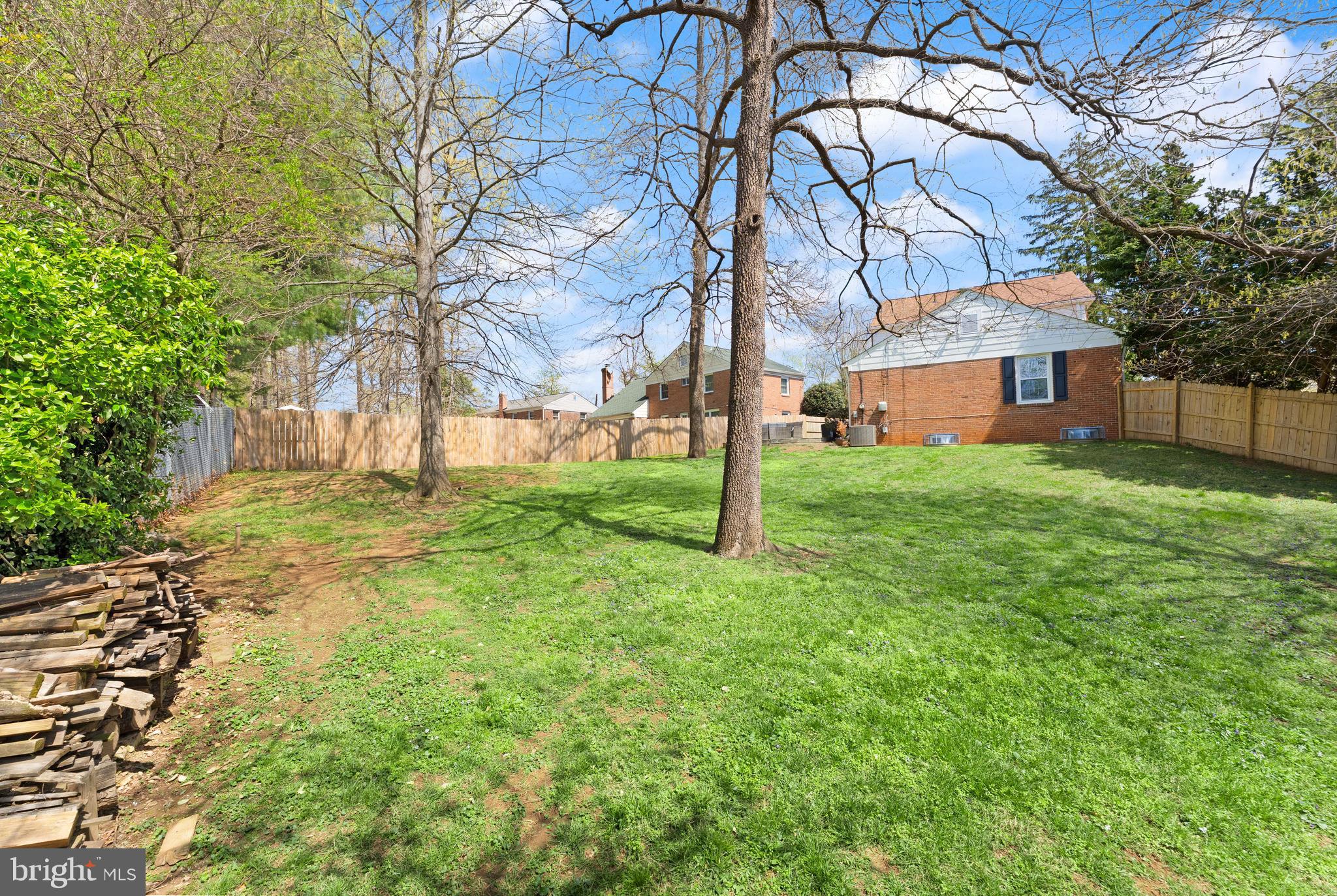 MONTGOMERY SQUARE - Residential