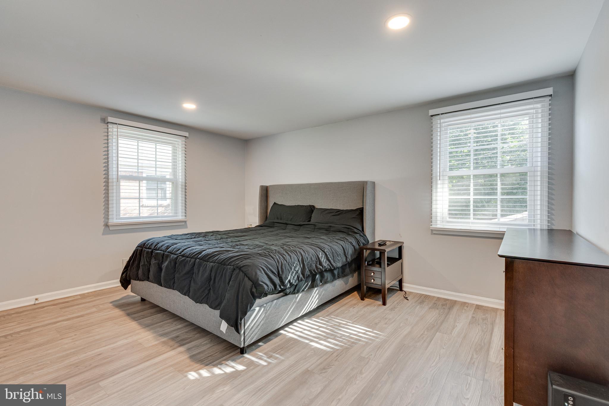 MONTGOMERY SQUARE - Residential