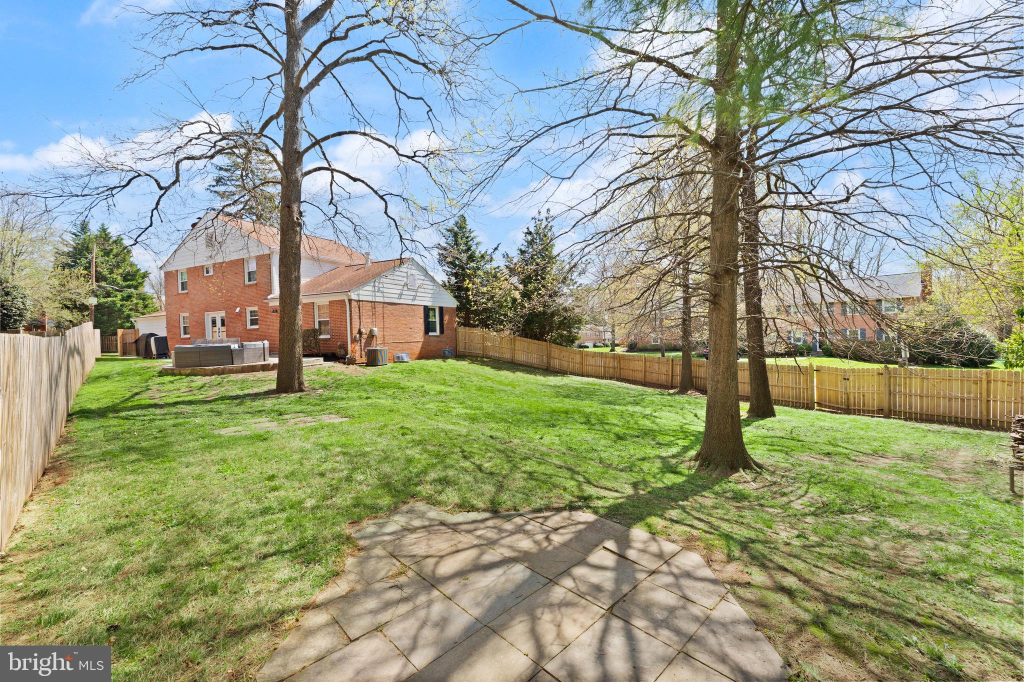 MONTGOMERY SQUARE - Residential