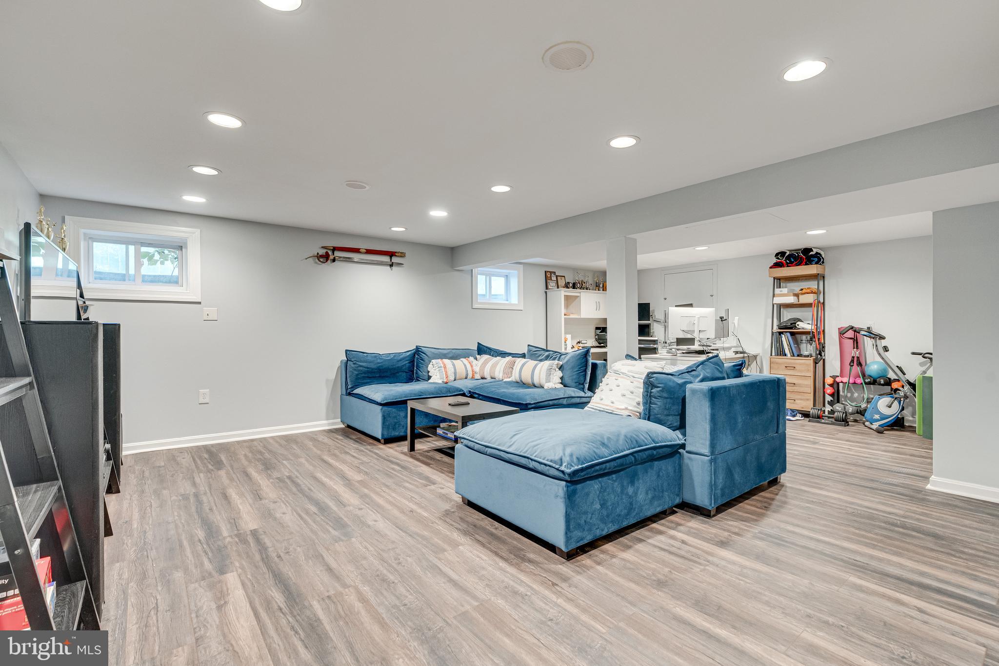 MONTGOMERY SQUARE - Residential