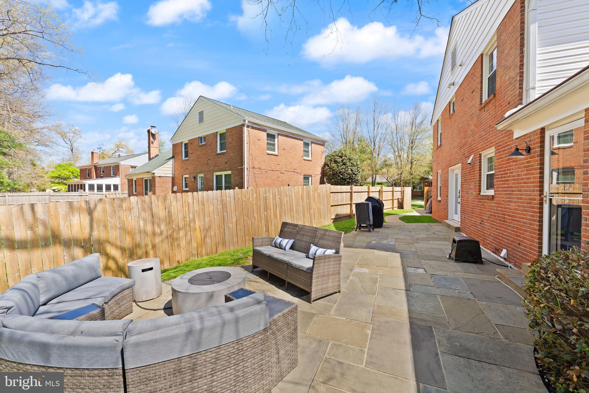 MONTGOMERY SQUARE - Residential