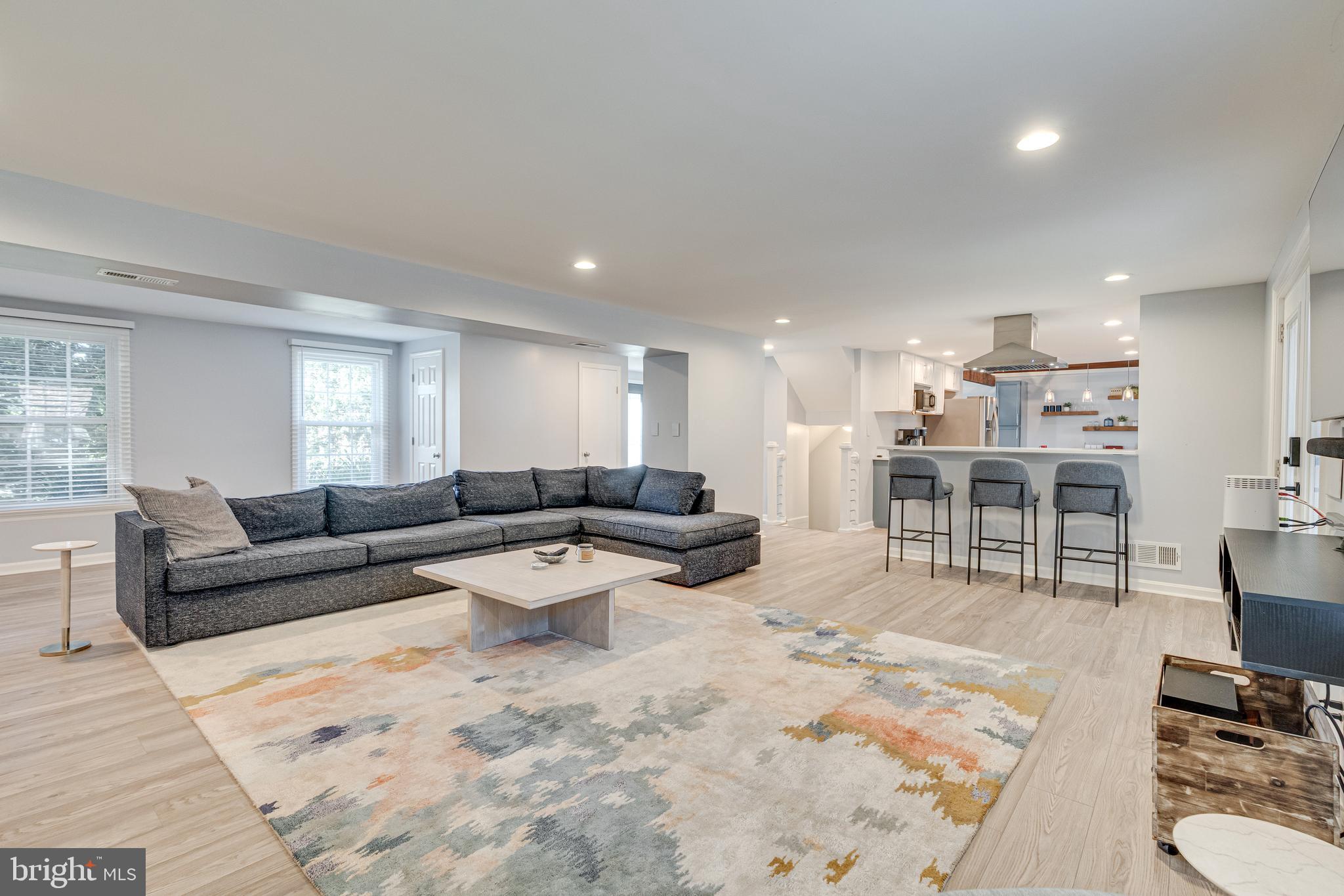 MONTGOMERY SQUARE - Residential