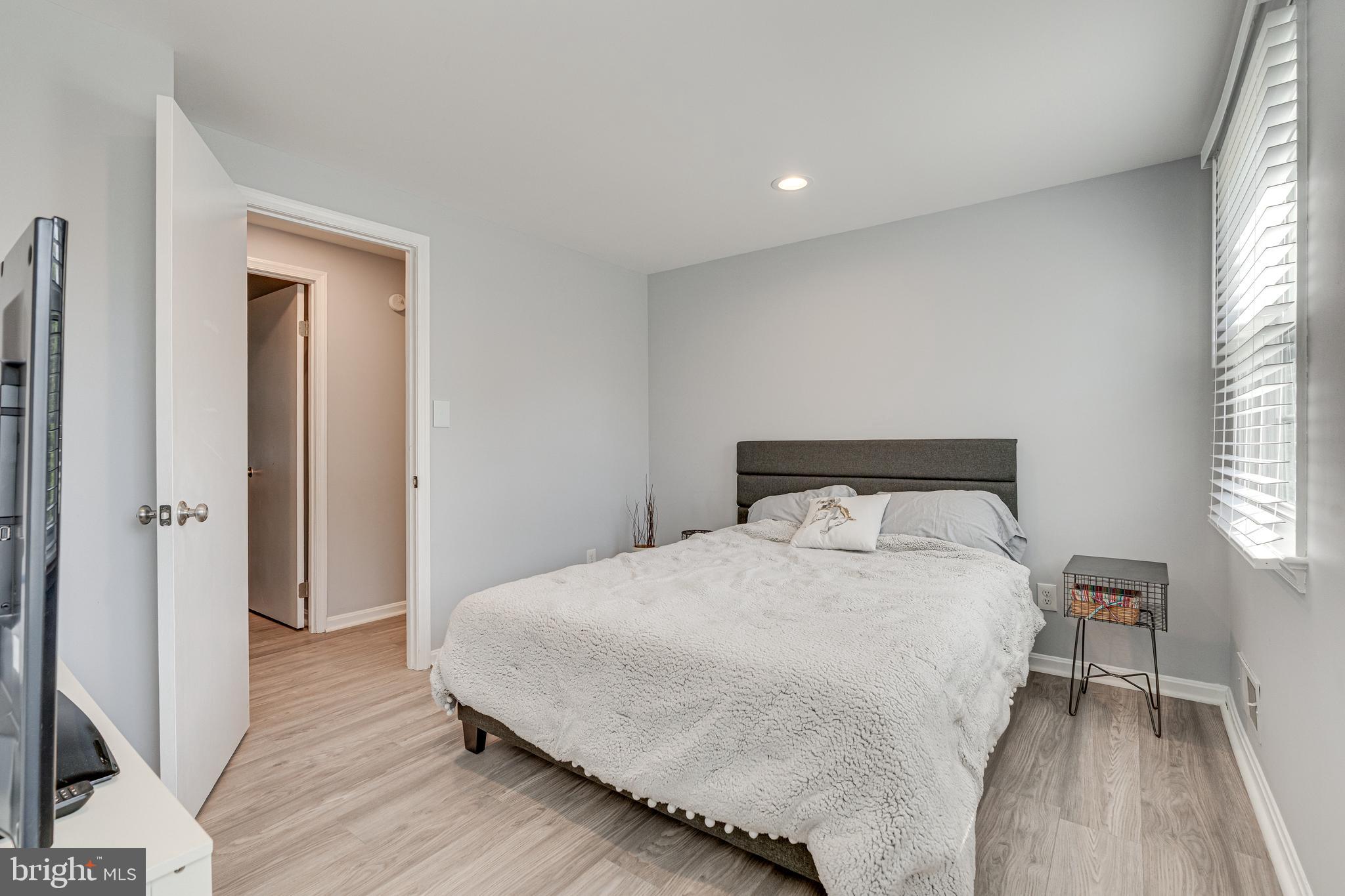 MONTGOMERY SQUARE - Residential