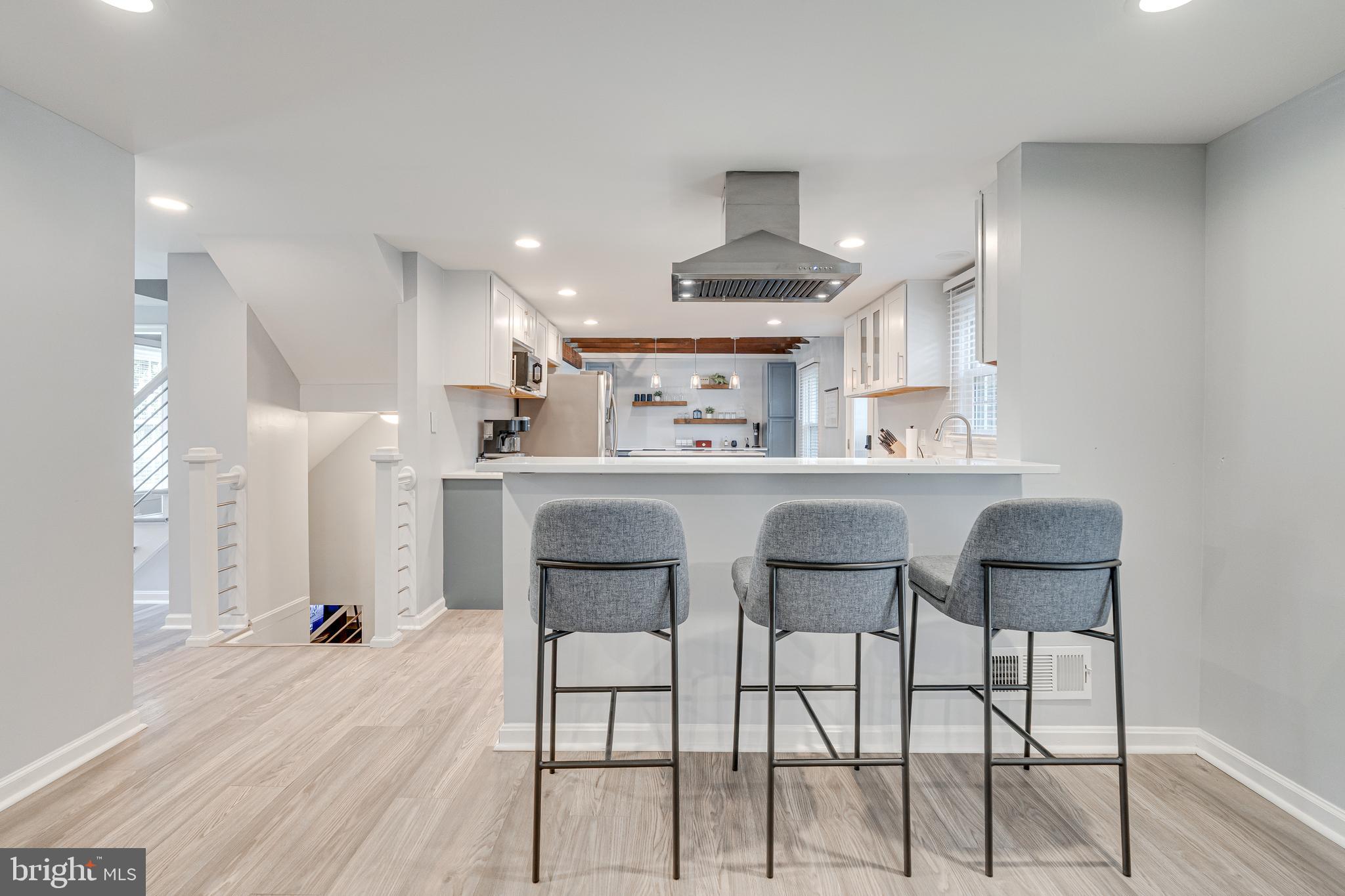 MONTGOMERY SQUARE - Residential