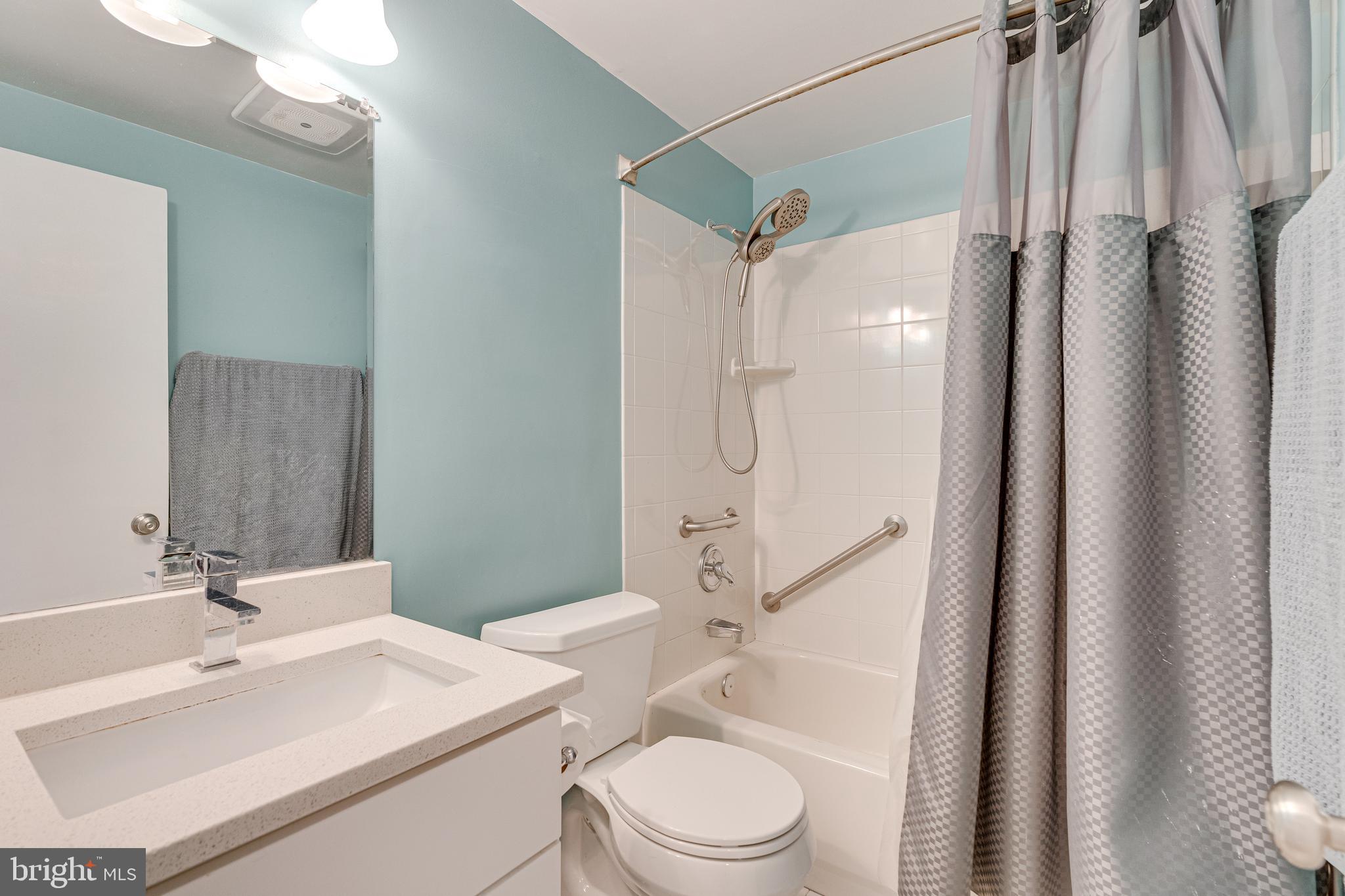 MONTGOMERY SQUARE - Residential