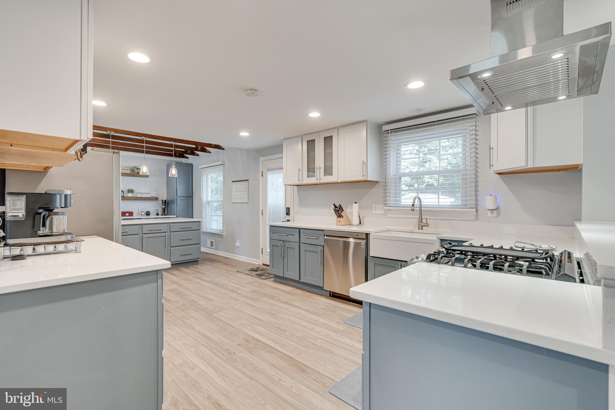 MONTGOMERY SQUARE - Residential