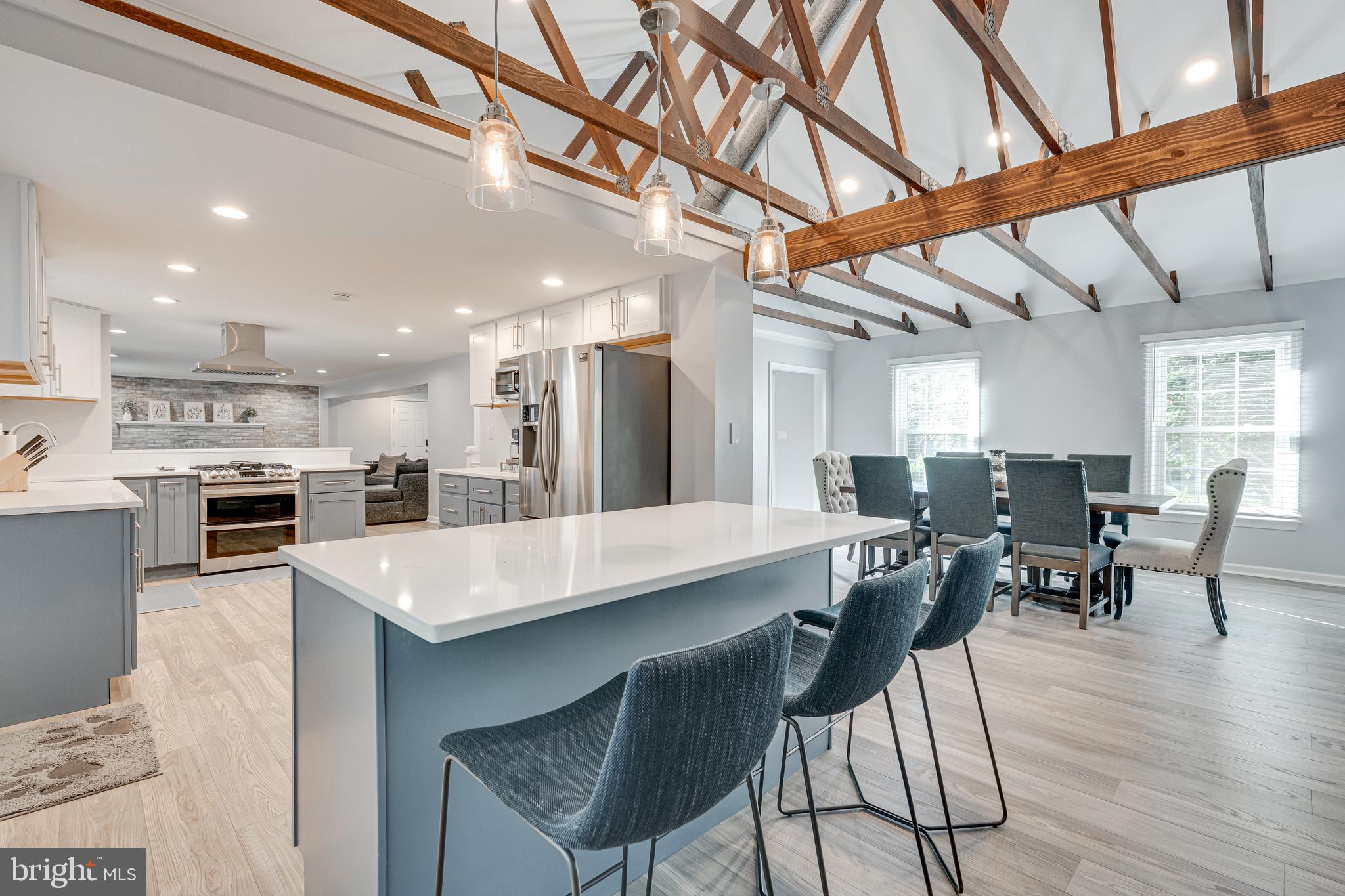 MONTGOMERY SQUARE - Residential