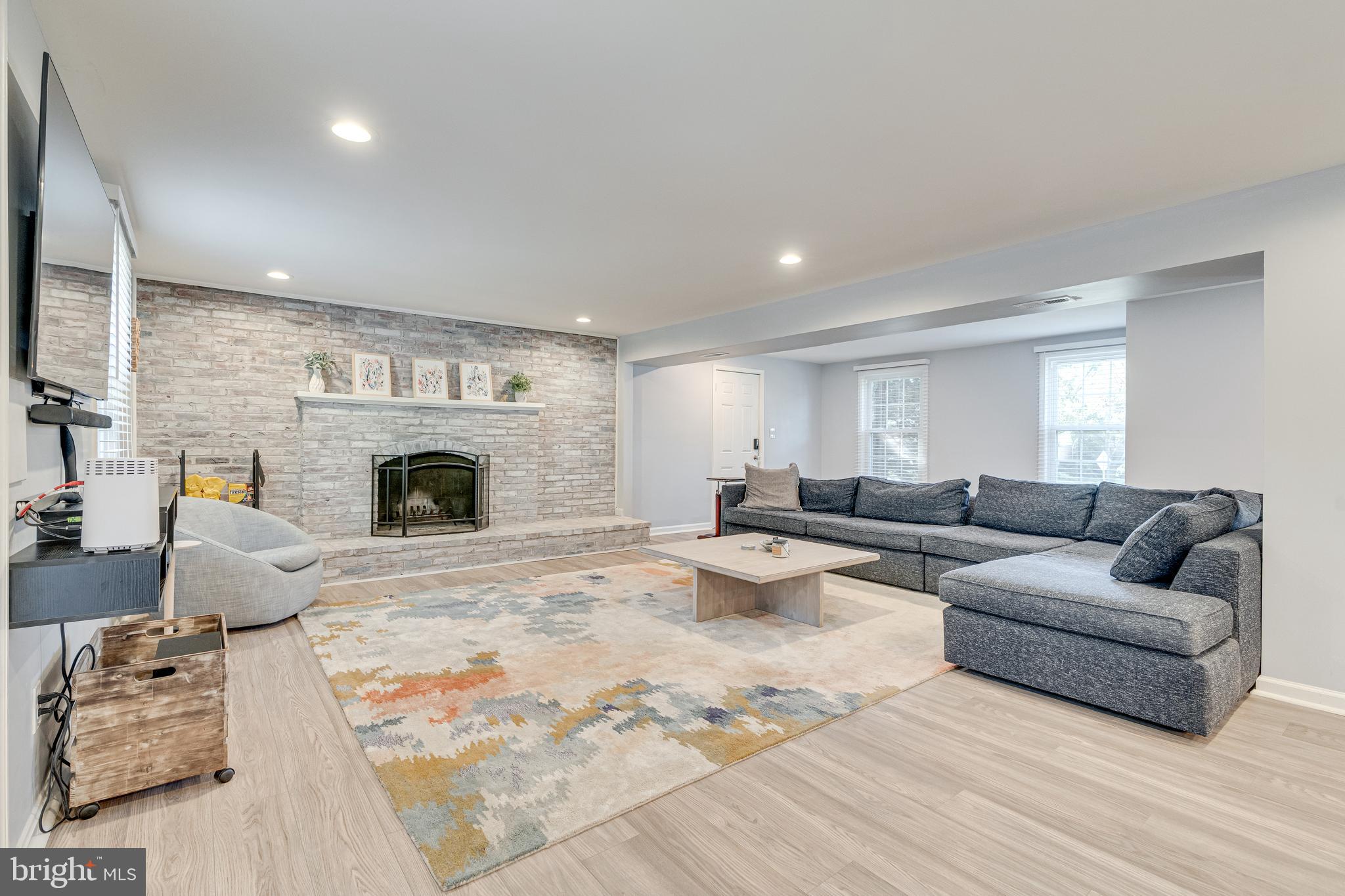 MONTGOMERY SQUARE - Residential