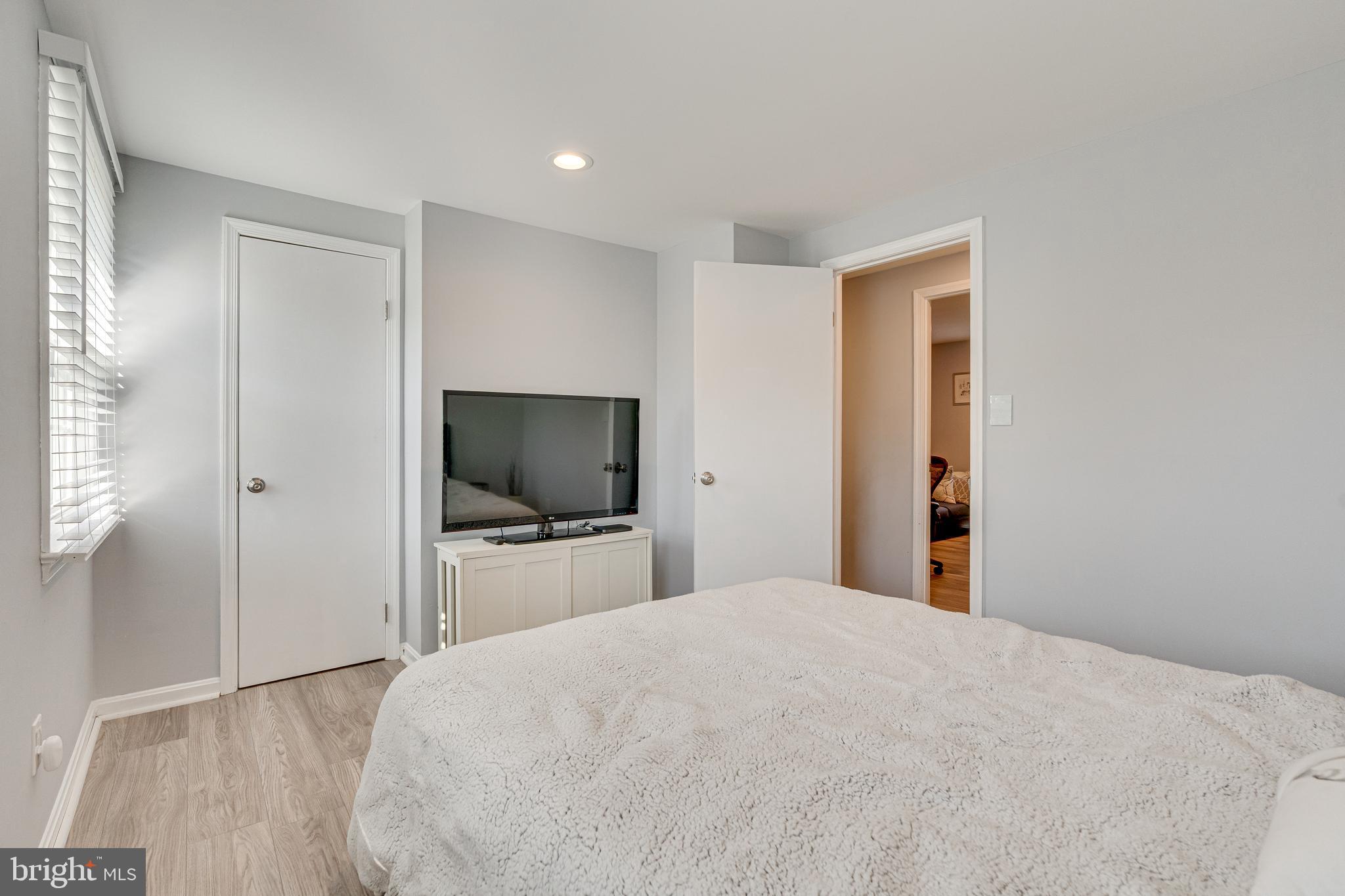 MONTGOMERY SQUARE - Residential